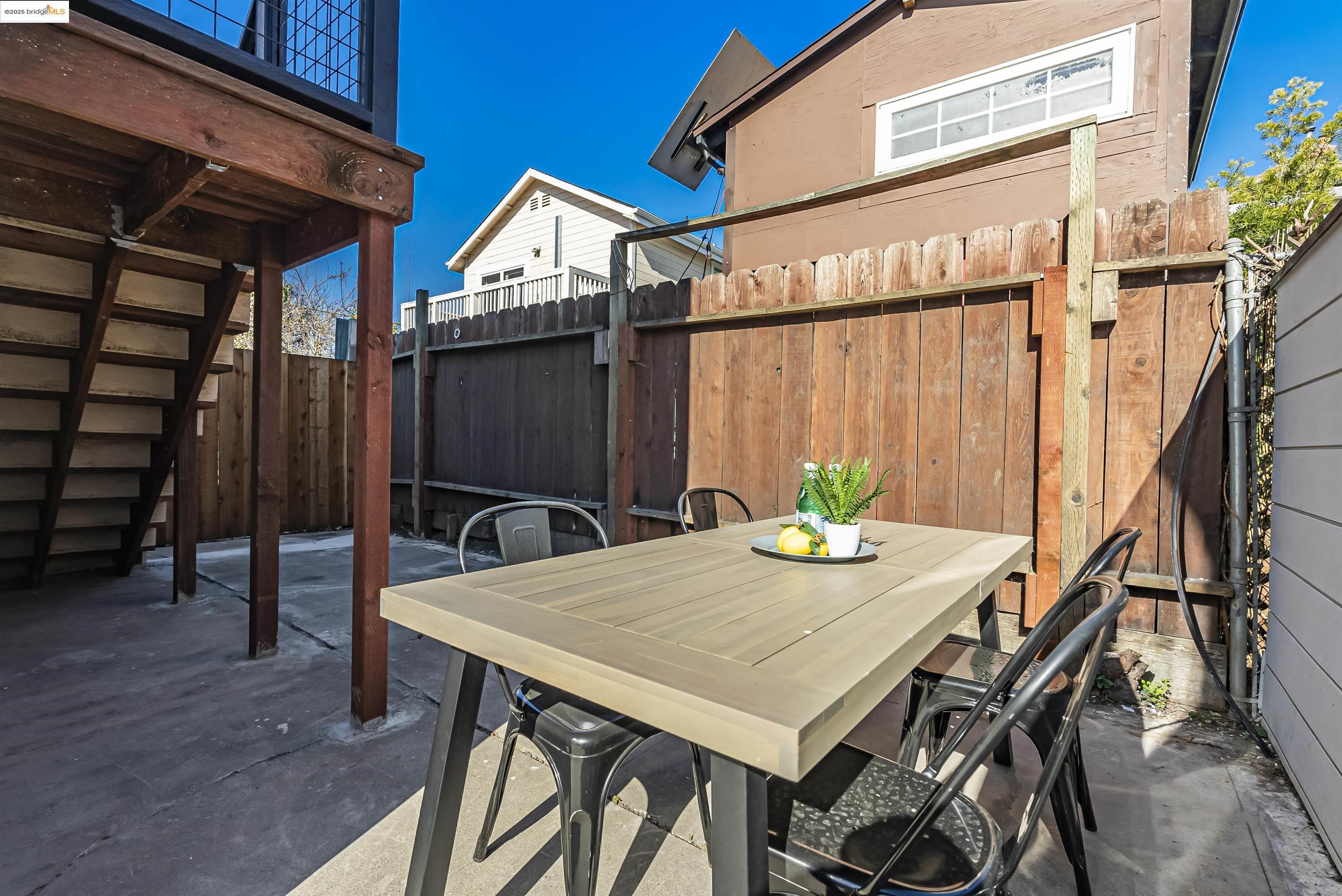 Detail Gallery Image 30 of 34 For 672 27th St, Oakland,  CA 94612 - 3 Beds | 2 Baths