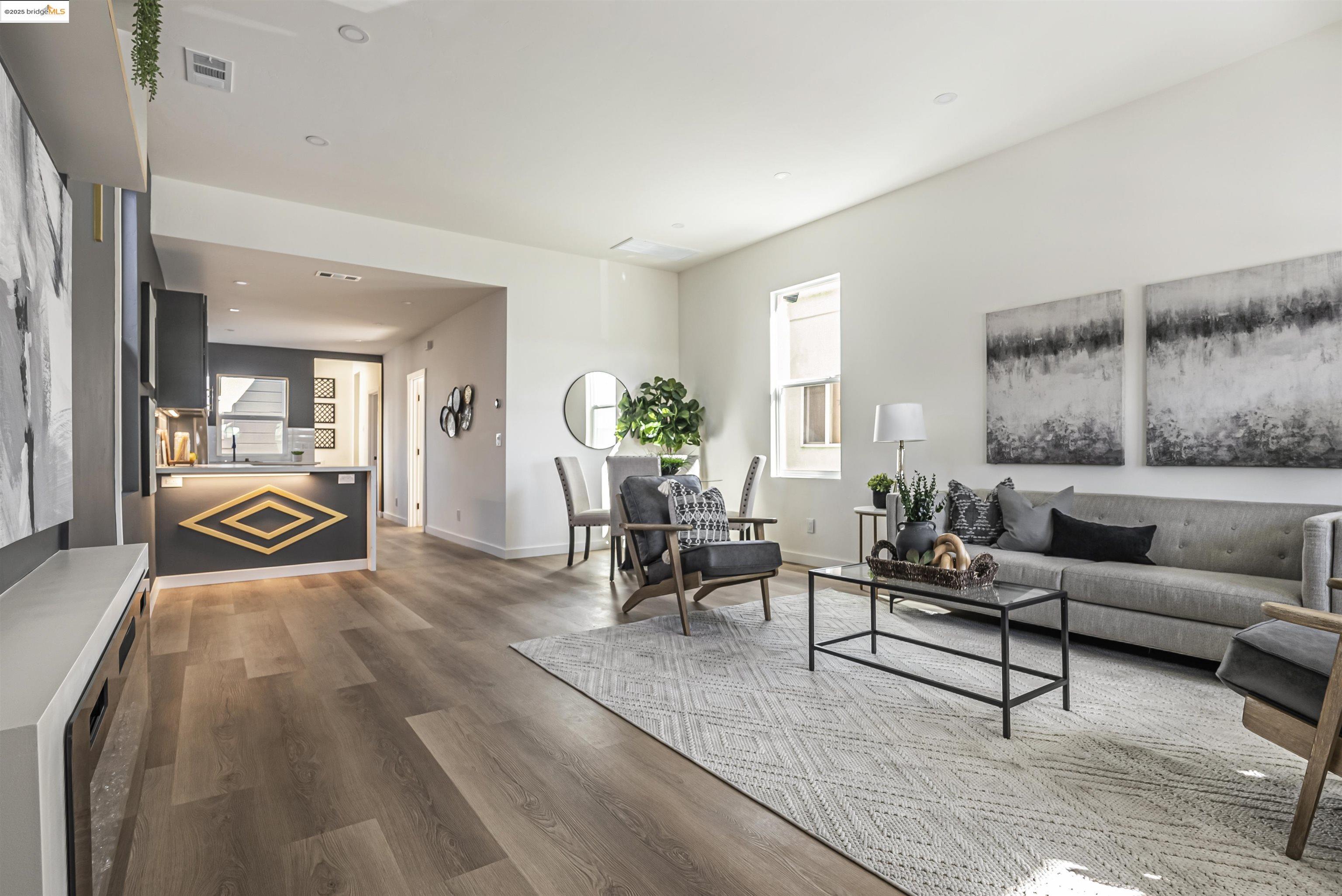 Detail Gallery Image 4 of 34 For 672 27th St, Oakland,  CA 94612 - 3 Beds | 2 Baths