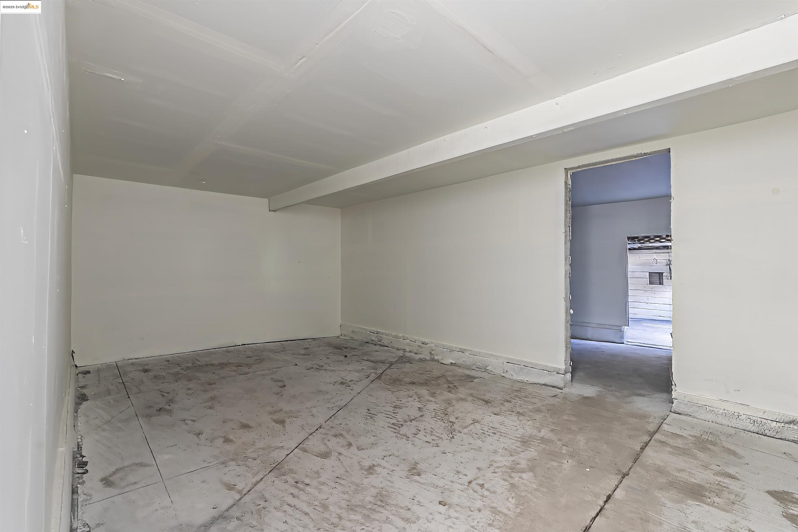 Detail Gallery Image 31 of 34 For 672 27th St, Oakland,  CA 94612 - 3 Beds | 2 Baths