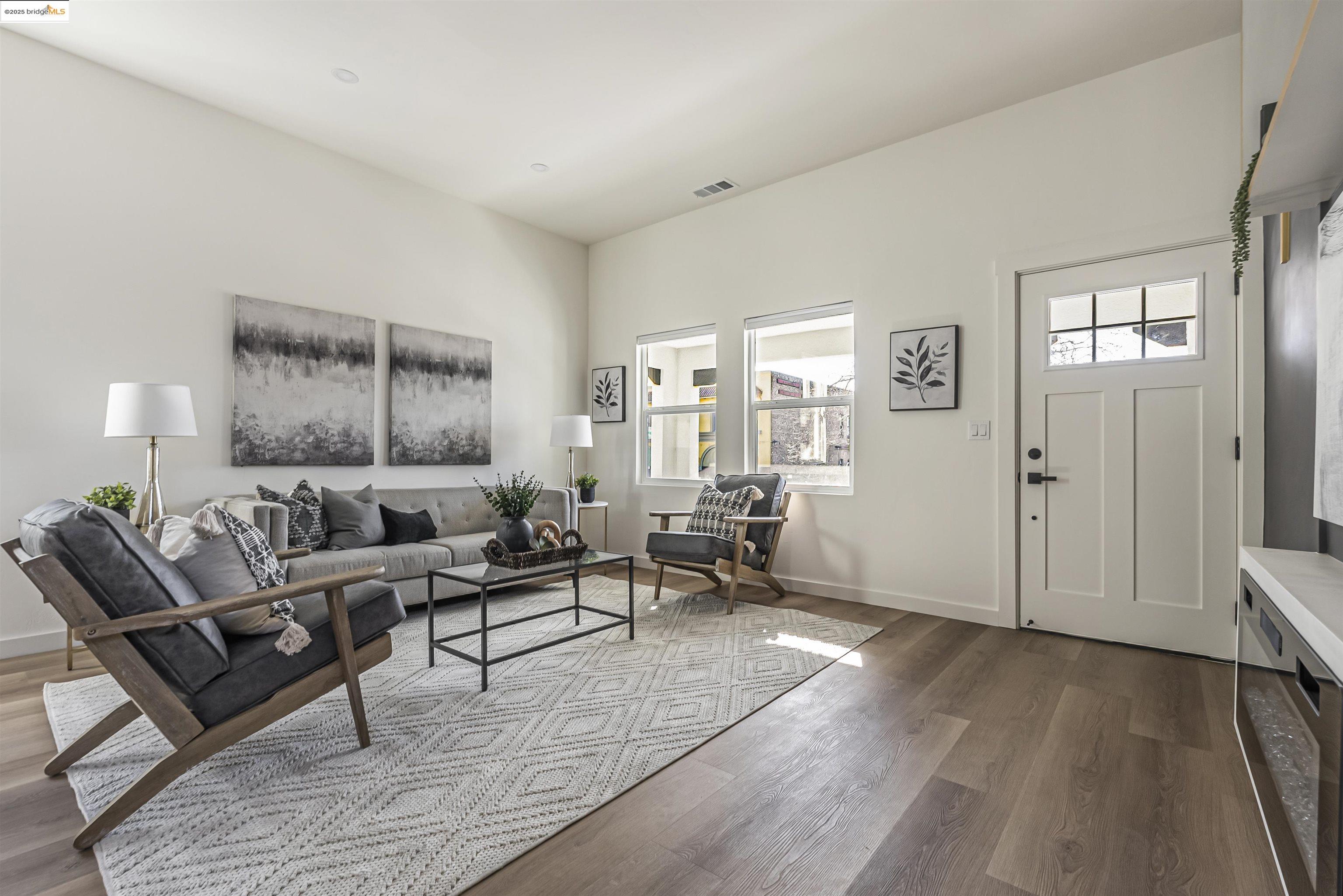 Detail Gallery Image 5 of 34 For 672 27th St, Oakland,  CA 94612 - 3 Beds | 2 Baths