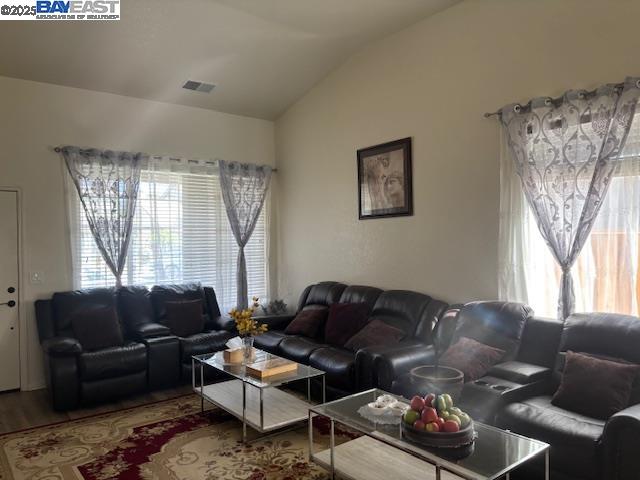 Detail Gallery Image 2 of 5 For 1551 Autumn Meadow Ln, Tracy,  CA 95376-5638 - 5 Beds | 2/1 Baths