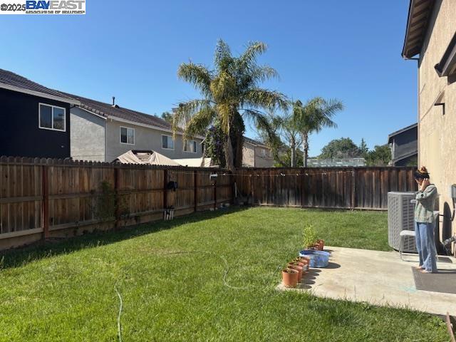 Detail Gallery Image 4 of 5 For 1551 Autumn Meadow Ln, Tracy,  CA 95376-5638 - 5 Beds | 2/1 Baths