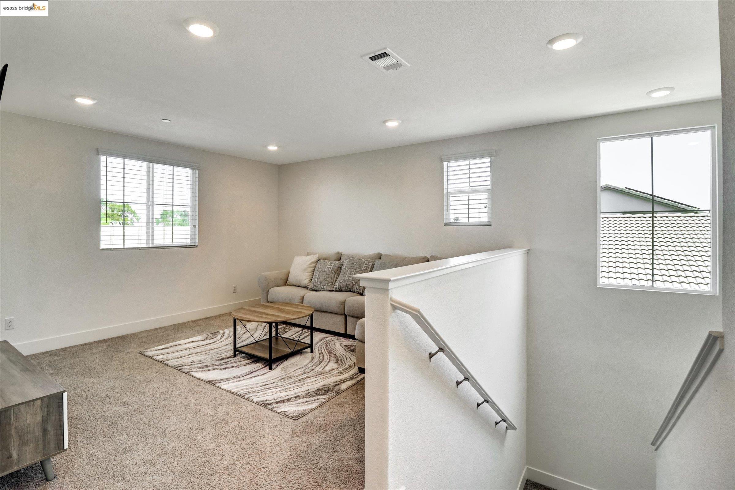 Detail Gallery Image 11 of 36 For 15558 Loop River Rd, Lathrop,  CA 95330 - 5 Beds | 3 Baths