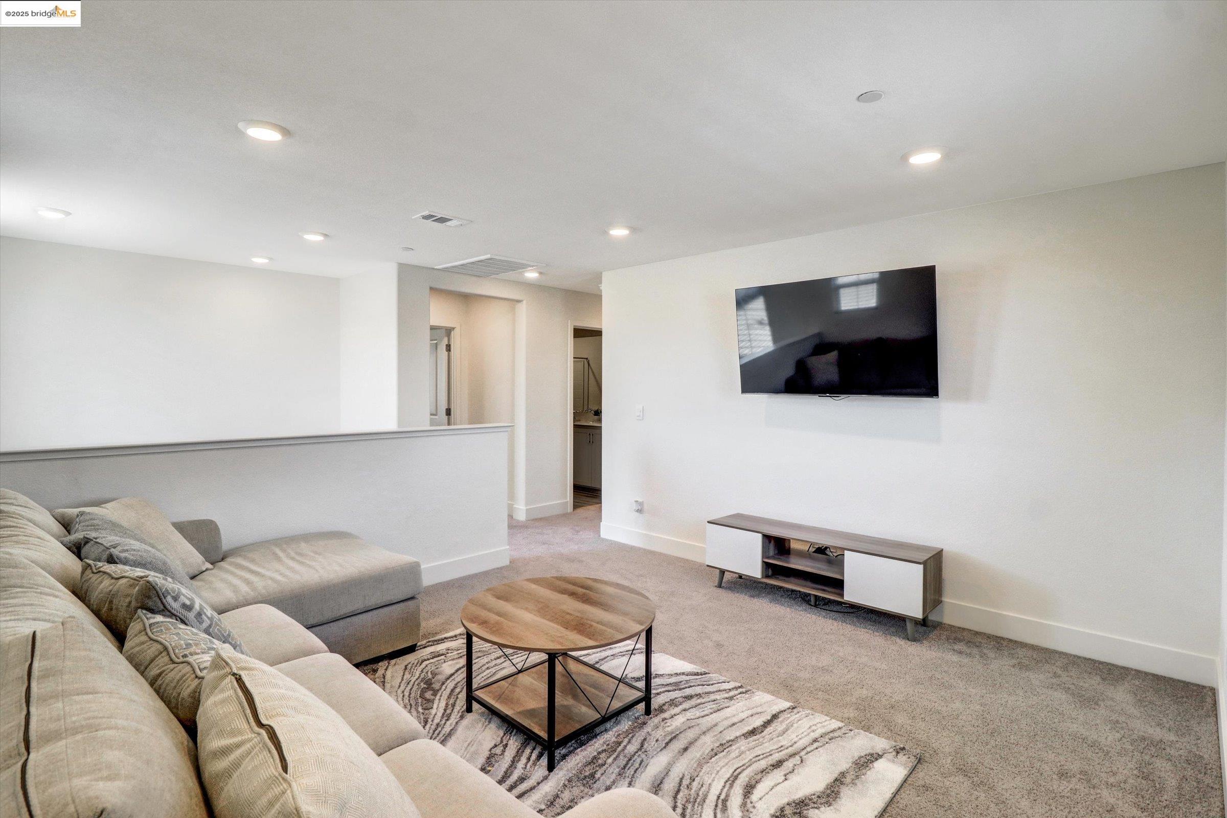 Detail Gallery Image 12 of 36 For 15558 Loop River Rd, Lathrop,  CA 95330 - 5 Beds | 3 Baths