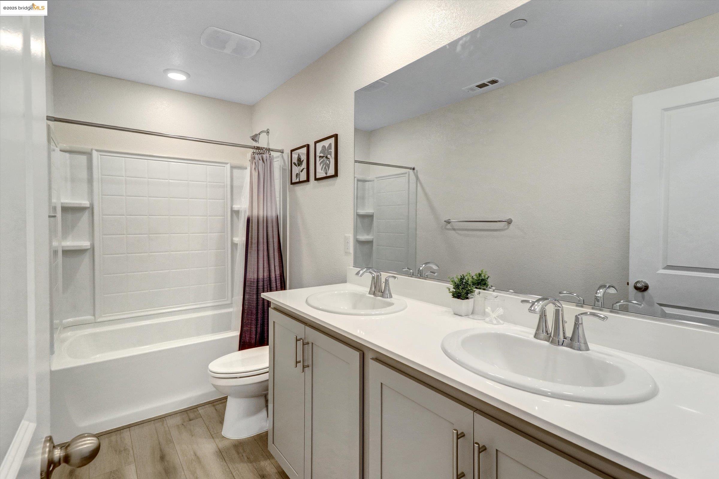 Detail Gallery Image 13 of 36 For 15558 Loop River Rd, Lathrop,  CA 95330 - 5 Beds | 3 Baths