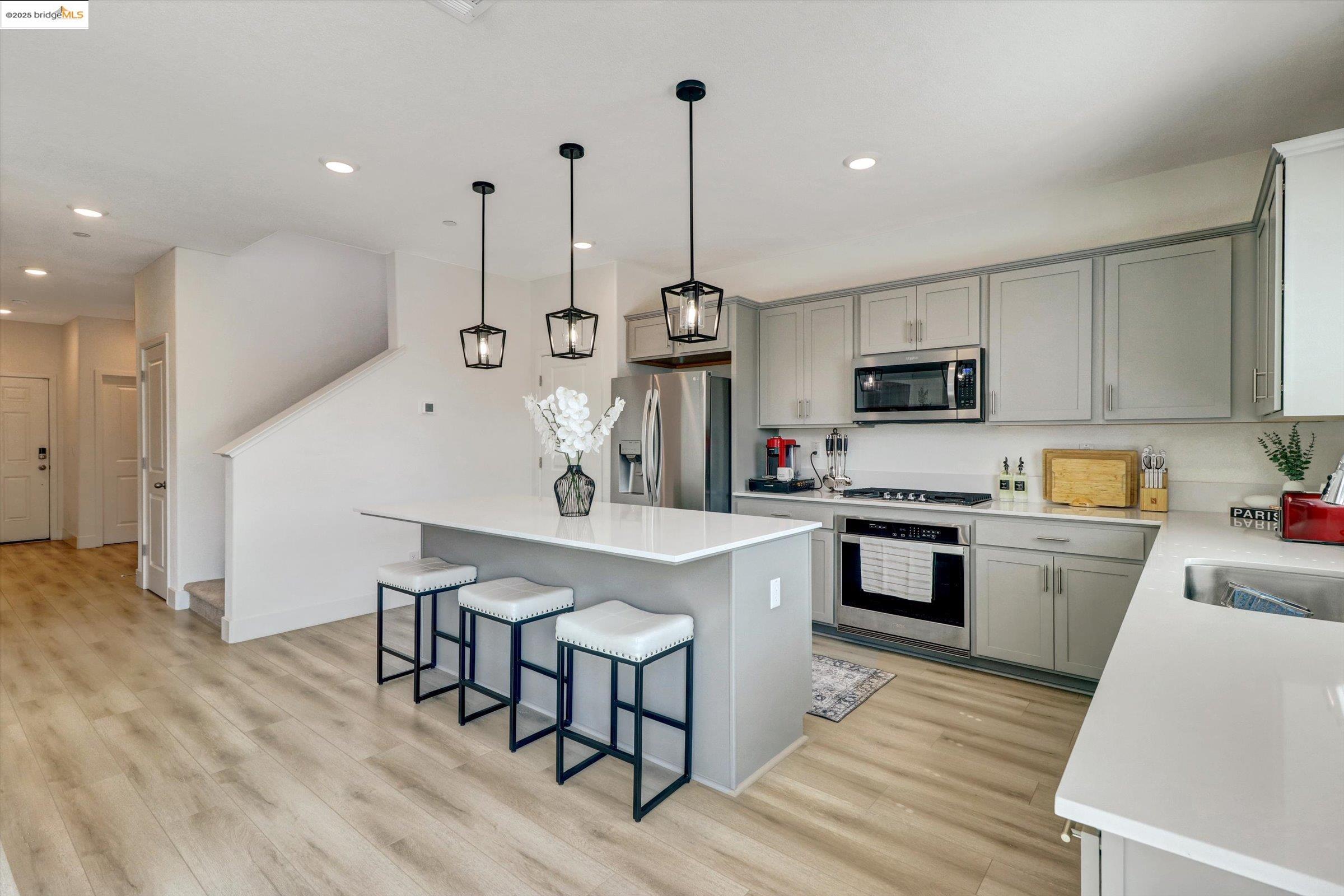 Detail Gallery Image 3 of 36 For 15558 Loop River Rd, Lathrop,  CA 95330 - 5 Beds | 3 Baths