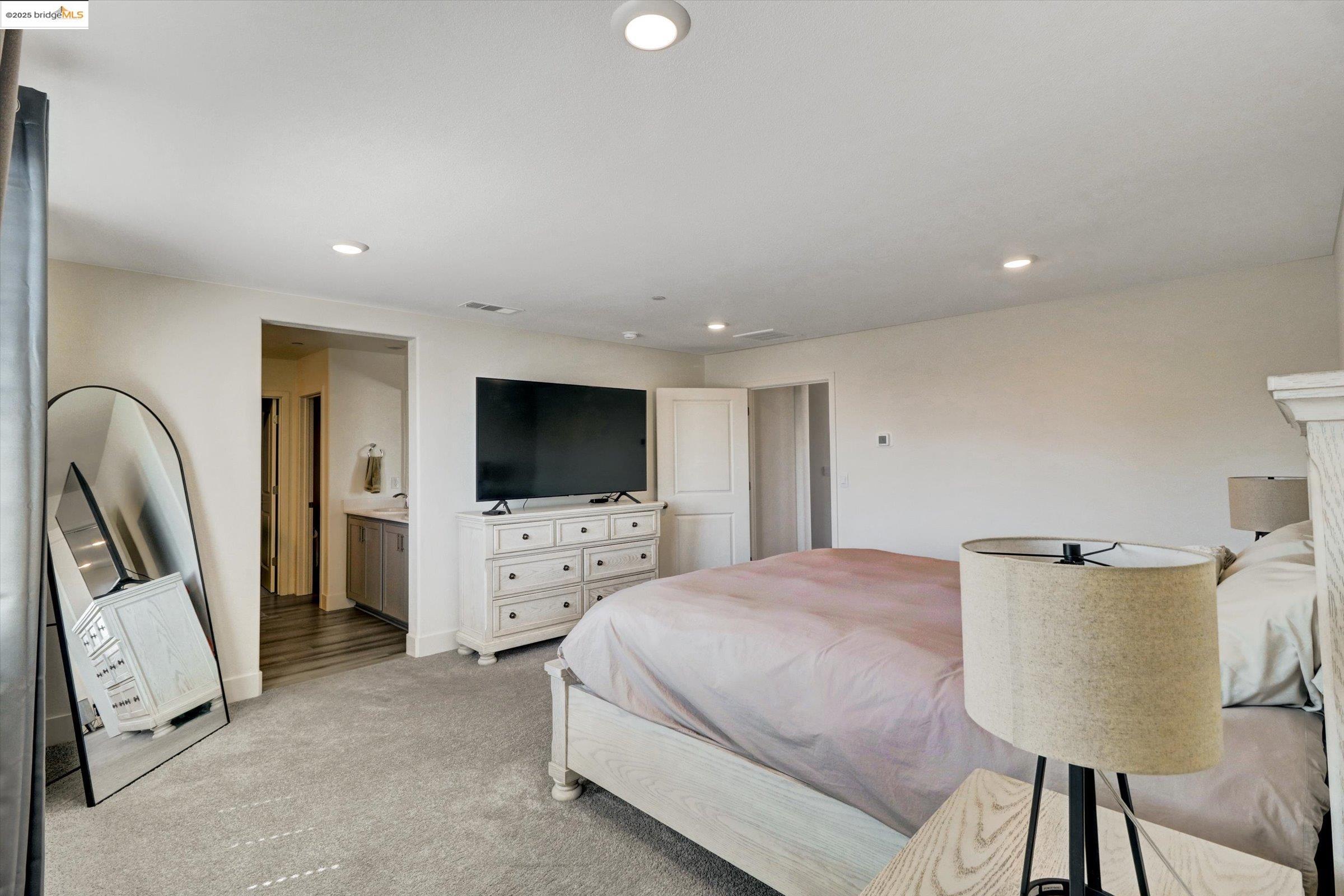 Detail Gallery Image 22 of 36 For 15558 Loop River Rd, Lathrop,  CA 95330 - 5 Beds | 3 Baths