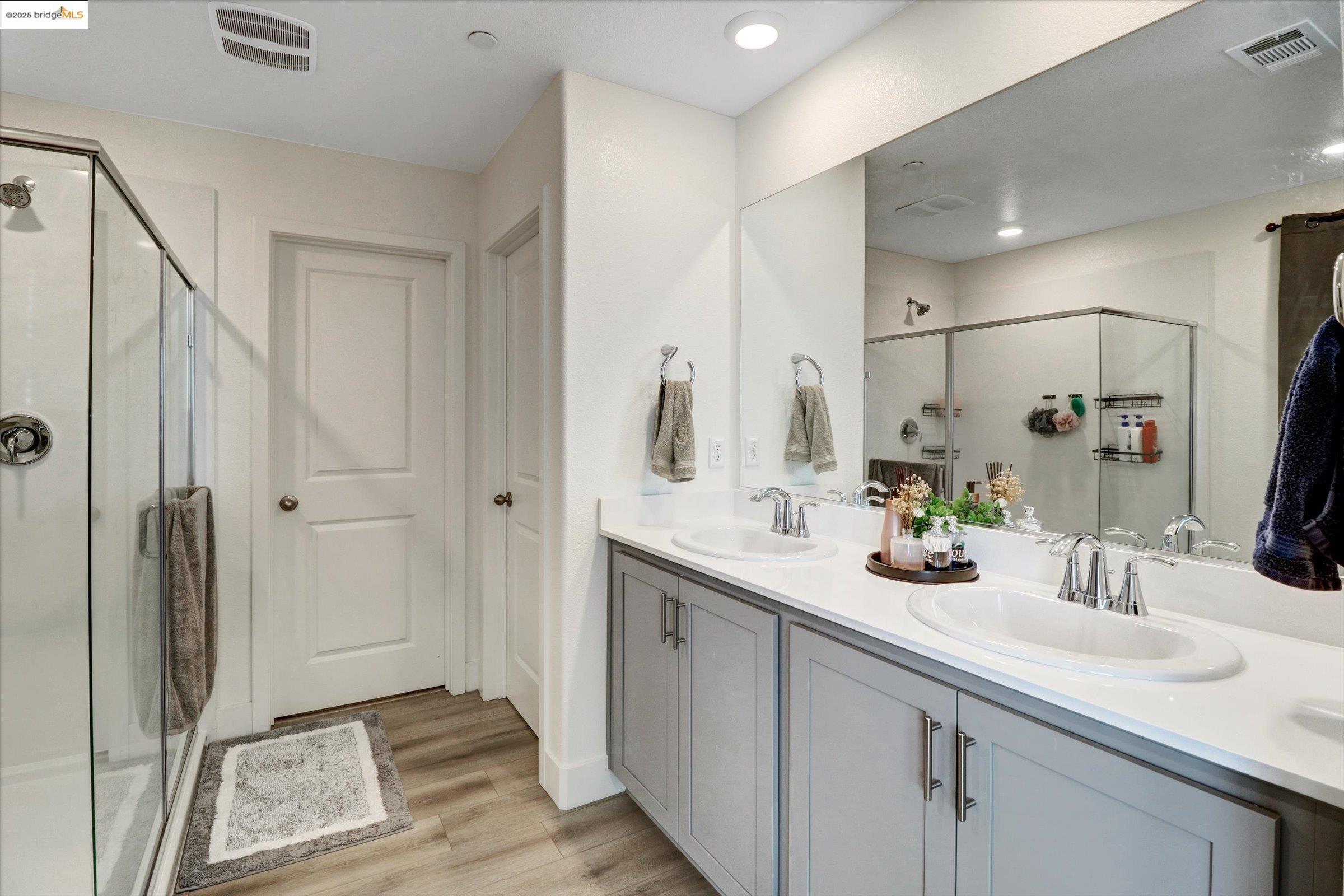 Detail Gallery Image 23 of 36 For 15558 Loop River Rd, Lathrop,  CA 95330 - 5 Beds | 3 Baths