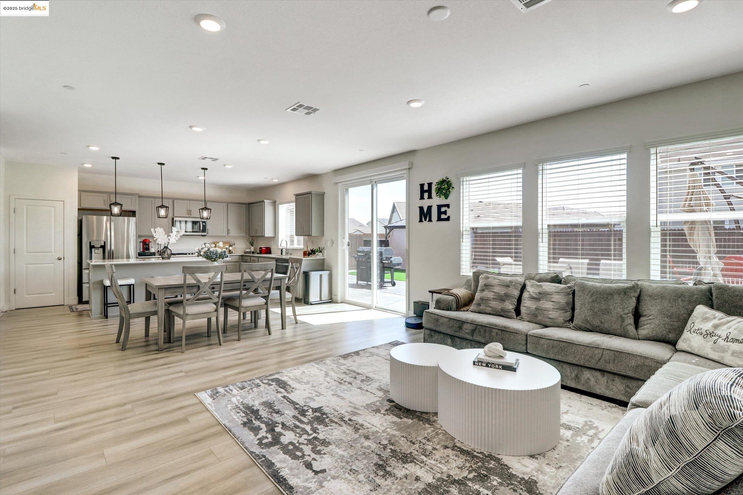 Detail Gallery Image 7 of 36 For 15558 Loop River Rd, Lathrop,  CA 95330 - 5 Beds | 3 Baths