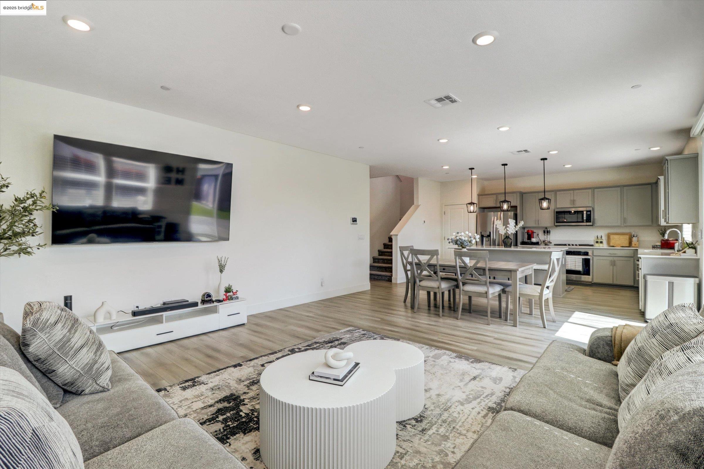 Detail Gallery Image 8 of 36 For 15558 Loop River Rd, Lathrop,  CA 95330 - 5 Beds | 3 Baths