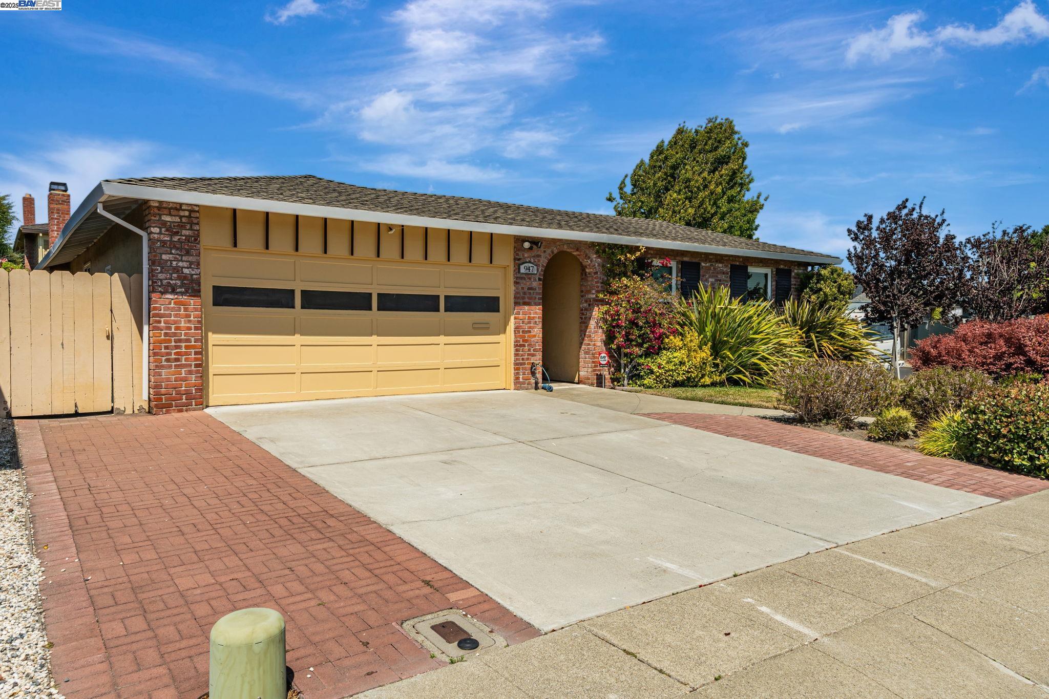 Detail Gallery Image 2 of 44 For 947 Crane Ave, Foster City,  CA 94404 - 4 Beds | 2 Baths