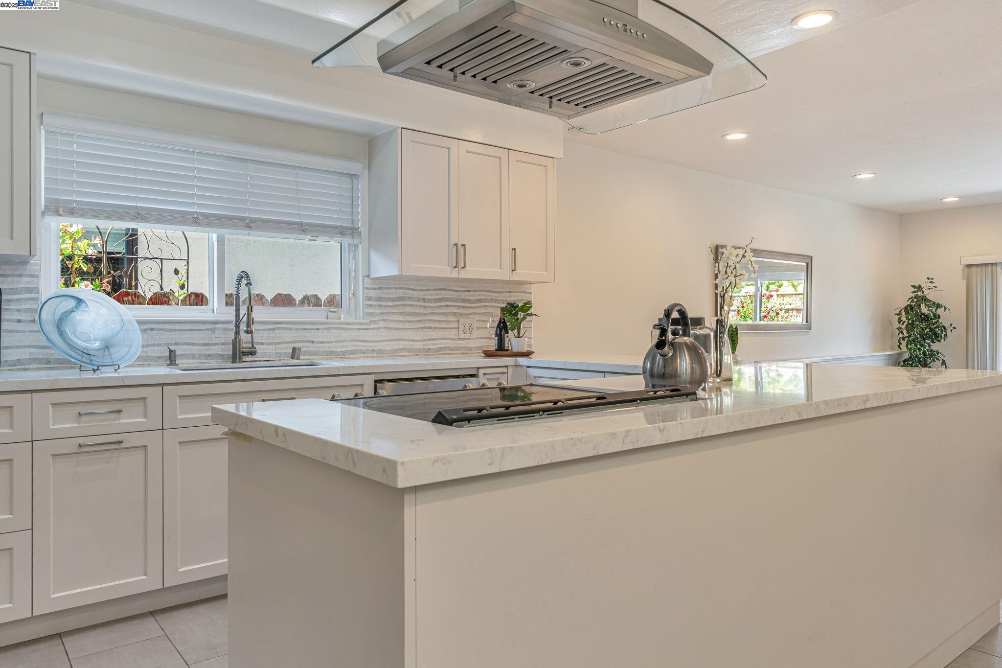 Detail Gallery Image 13 of 44 For 947 Crane Ave, Foster City,  CA 94404 - 4 Beds | 2 Baths