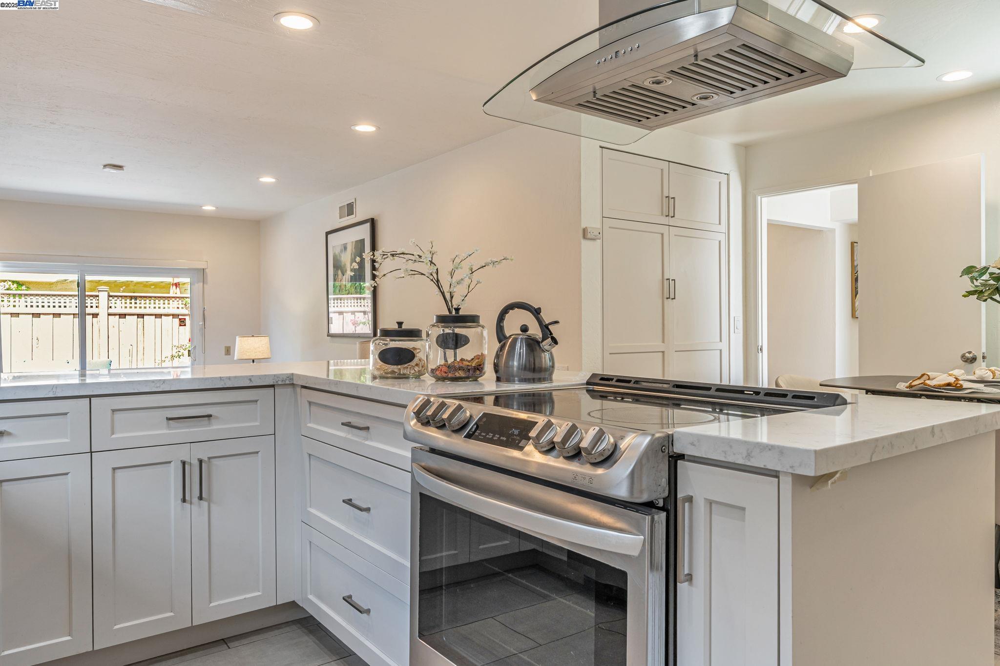 Detail Gallery Image 14 of 44 For 947 Crane Ave, Foster City,  CA 94404 - 4 Beds | 2 Baths