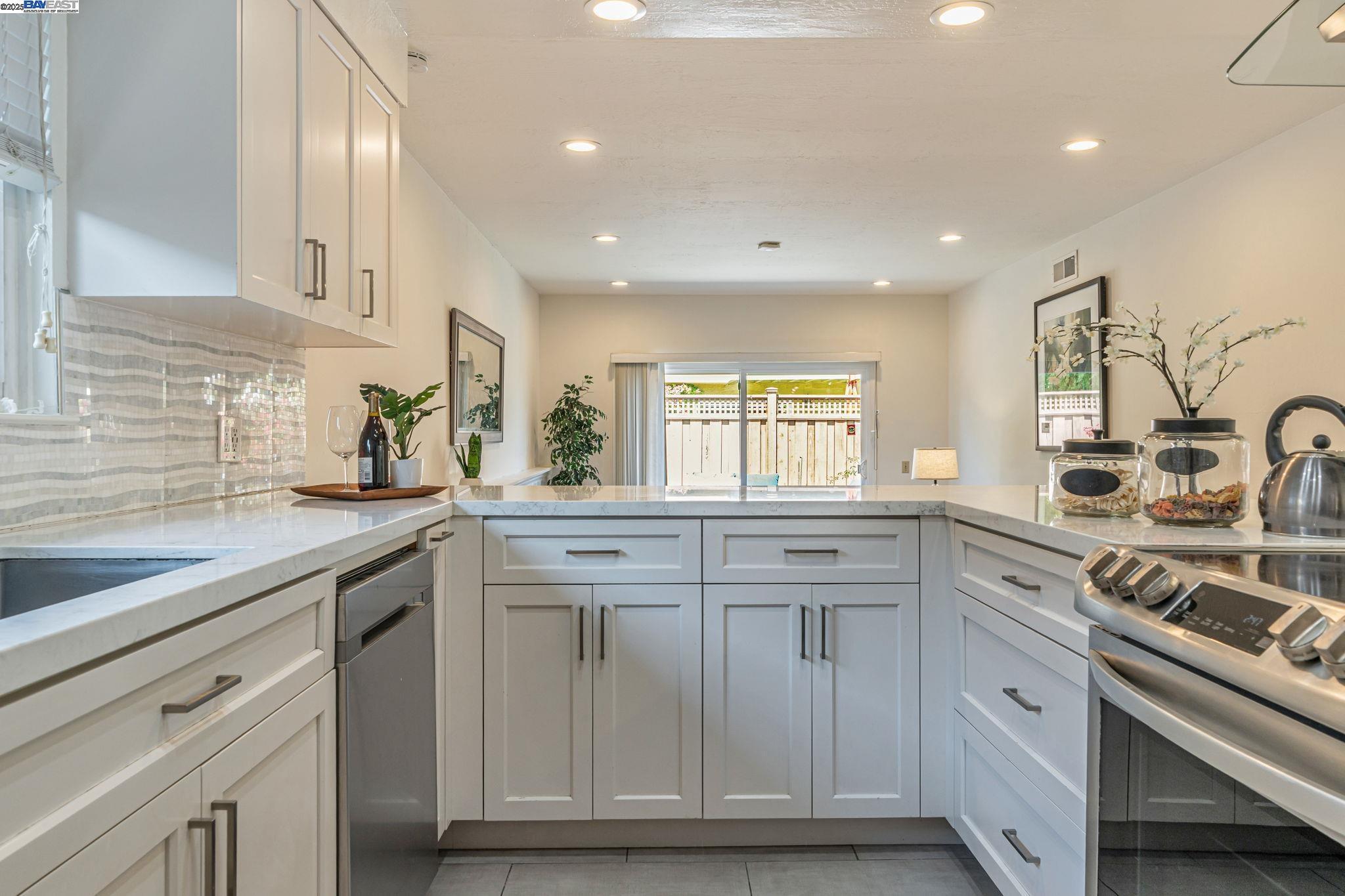 Detail Gallery Image 15 of 44 For 947 Crane Ave, Foster City,  CA 94404 - 4 Beds | 2 Baths