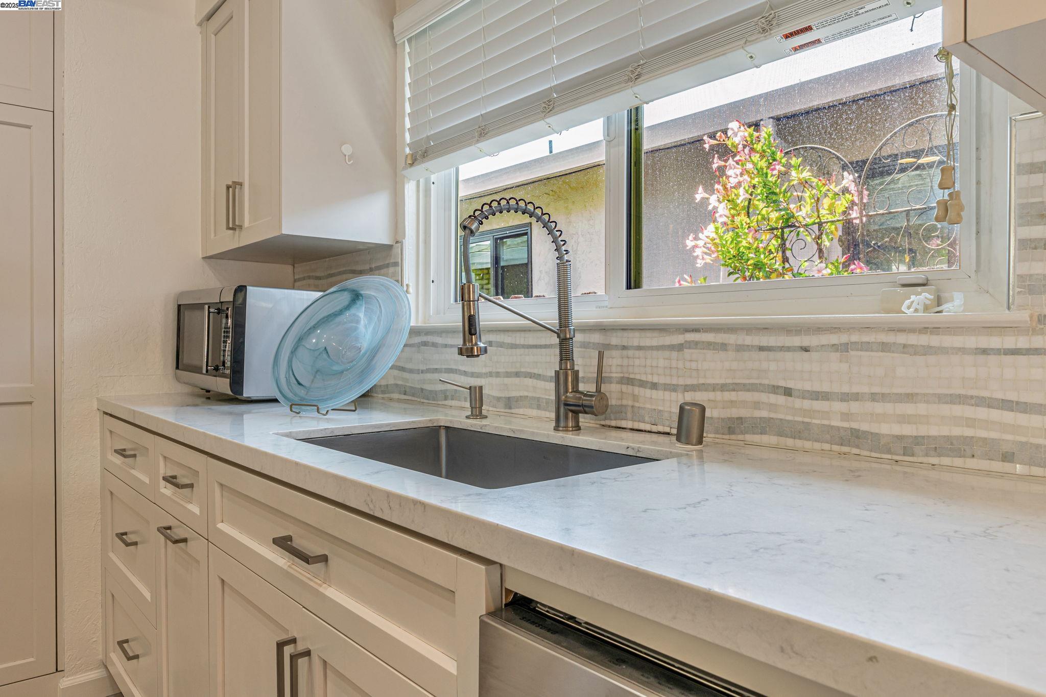 Detail Gallery Image 16 of 44 For 947 Crane Ave, Foster City,  CA 94404 - 4 Beds | 2 Baths