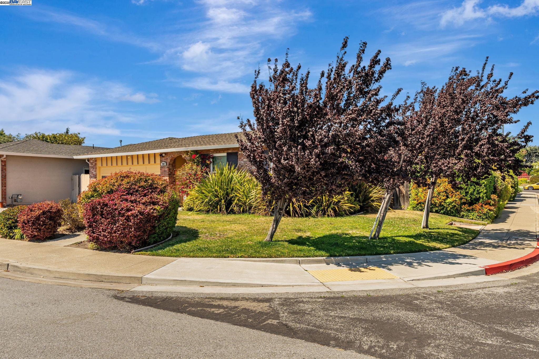 Detail Gallery Image 3 of 44 For 947 Crane Ave, Foster City,  CA 94404 - 4 Beds | 2 Baths