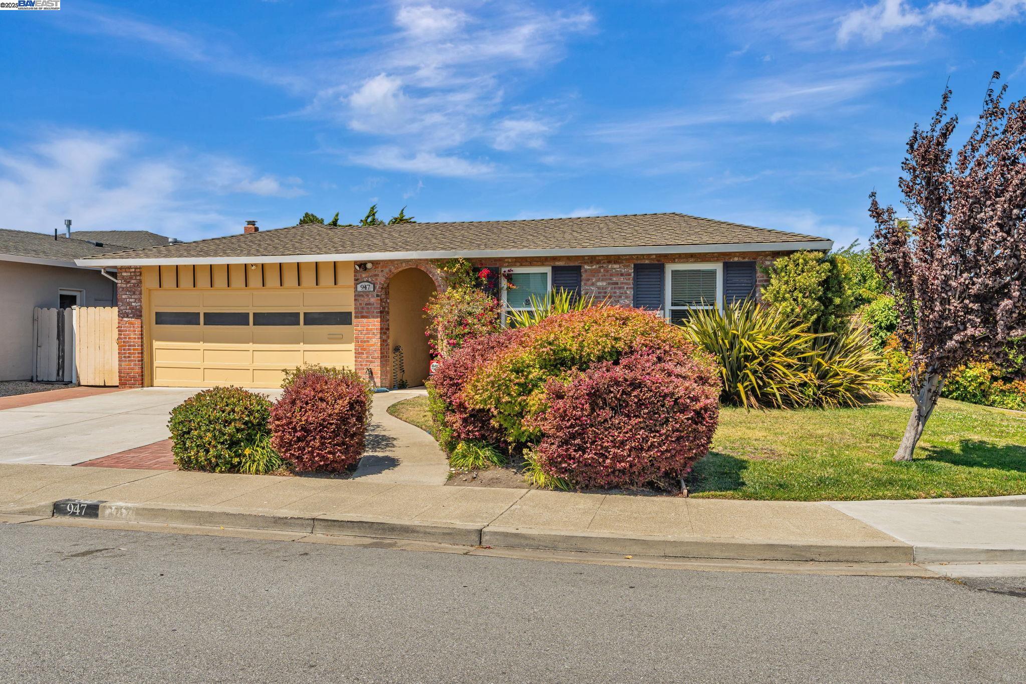 Detail Gallery Image 4 of 44 For 947 Crane Ave, Foster City,  CA 94404 - 4 Beds | 2 Baths