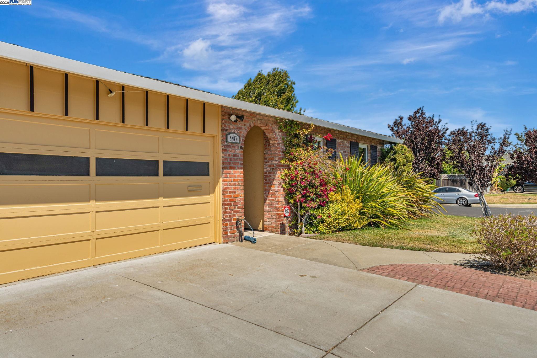 Detail Gallery Image 5 of 44 For 947 Crane Ave, Foster City,  CA 94404 - 4 Beds | 2 Baths