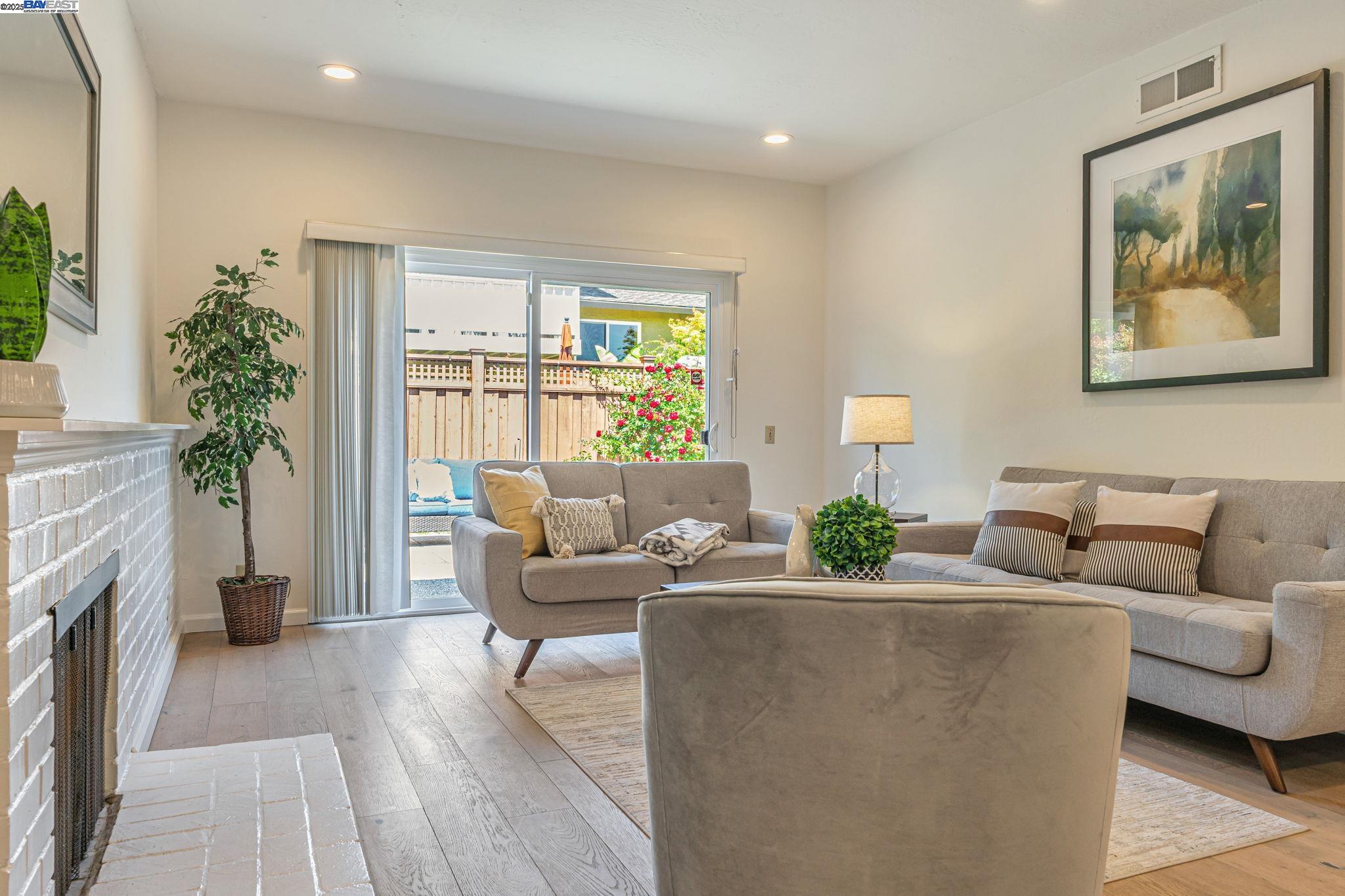 Detail Gallery Image 9 of 44 For 947 Crane Ave, Foster City,  CA 94404 - 4 Beds | 2 Baths