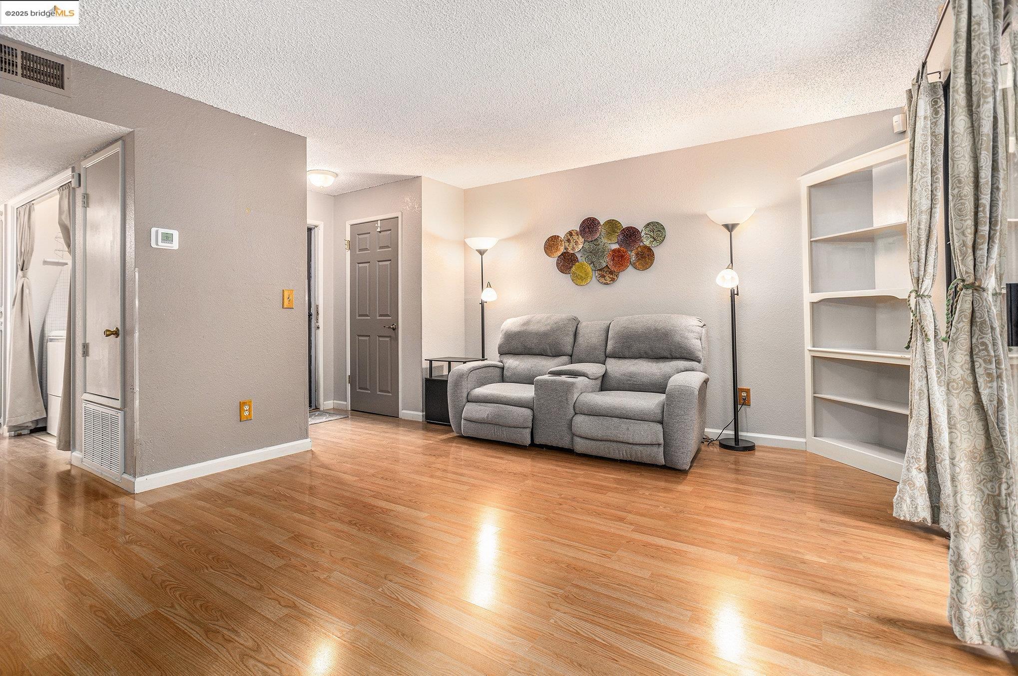Photo #2: 41091365 Listing 