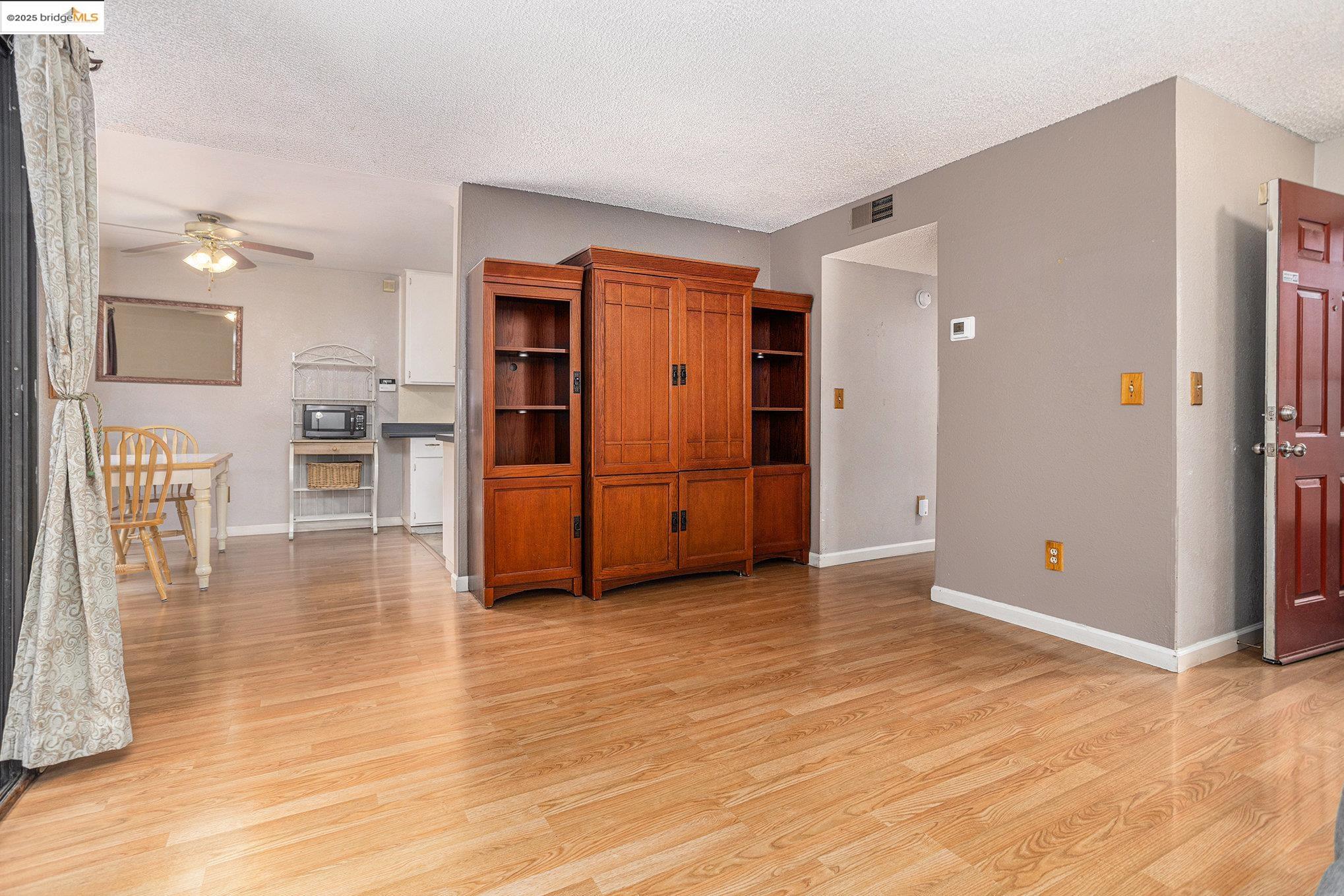 Photo #4: 41091365 Listing: Photo #4
