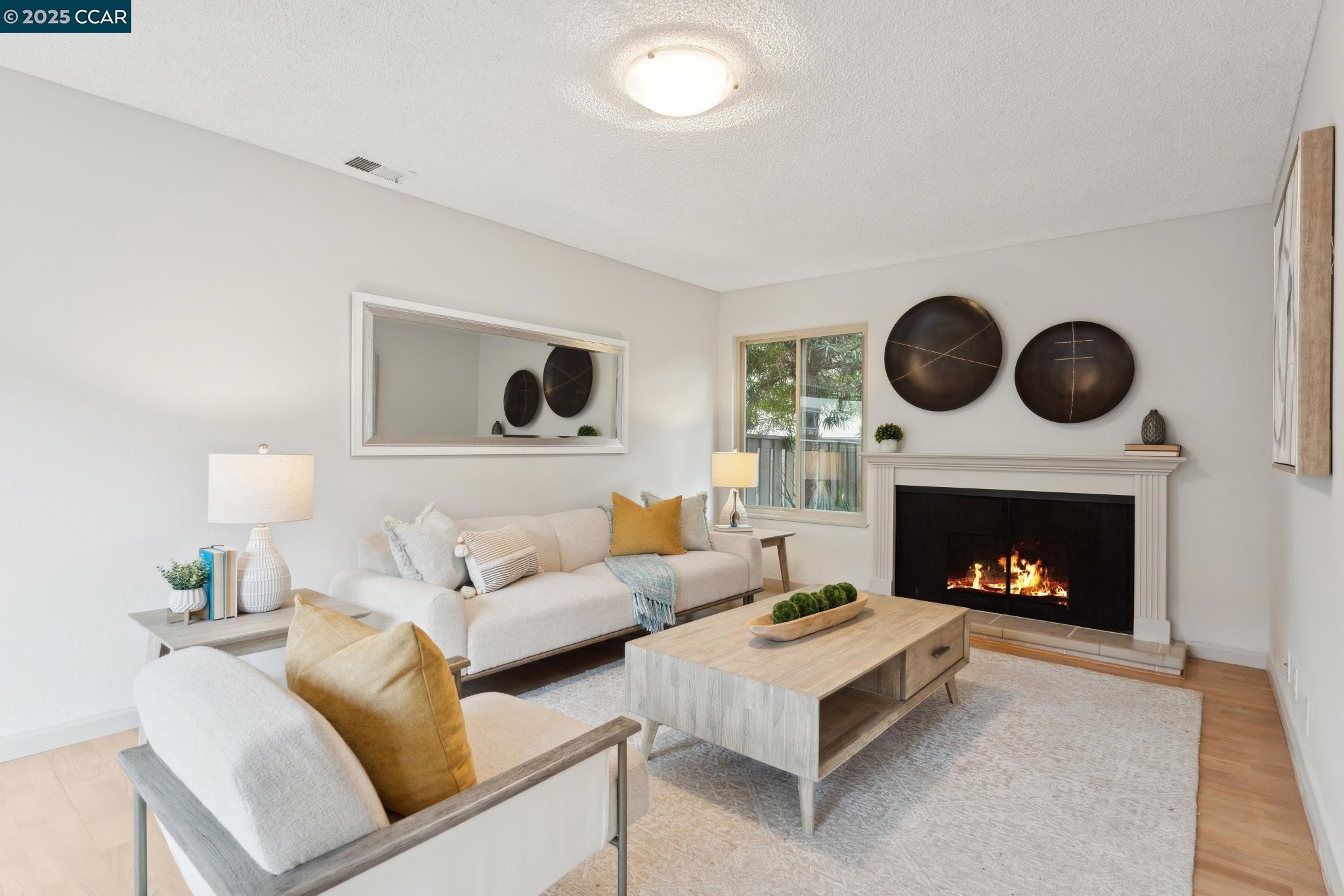Detail Gallery Image 1 of 1 For 1645 Countrywood Ct, Walnut Creek,  CA 94598 - 4 Beds | 2/1 Baths