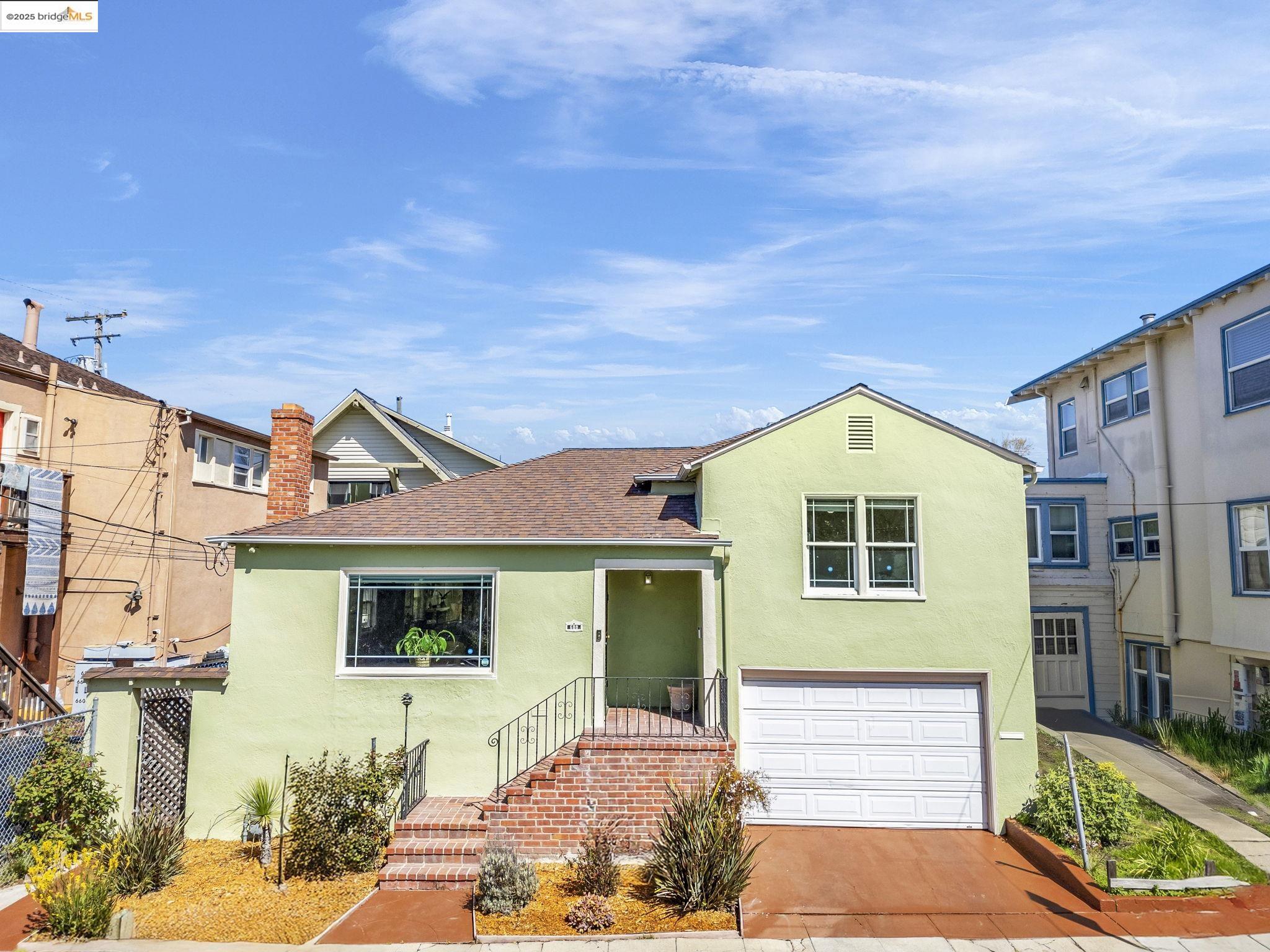 Detail Gallery Image 1 of 38 For 688 66th Street, Oakland,  CA 94609 - 2 Beds | 2/1 Baths