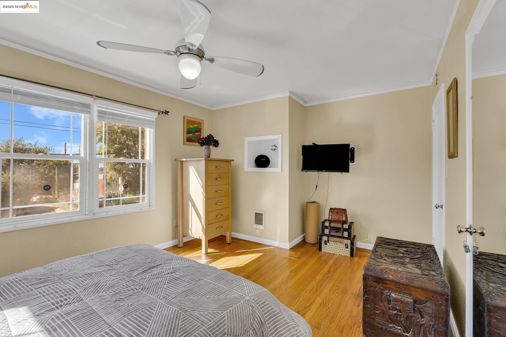 Detail Gallery Image 17 of 38 For 688 66th Street, Oakland,  CA 94609 - 2 Beds | 2/1 Baths