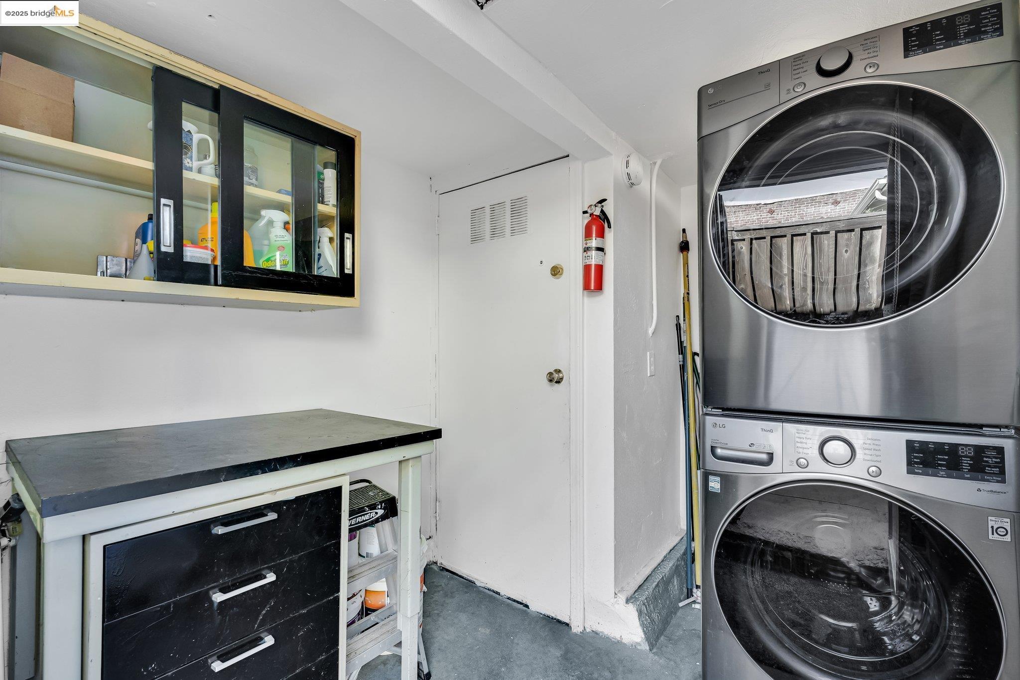 Detail Gallery Image 24 of 38 For 688 66th Street, Oakland,  CA 94609 - 2 Beds | 2/1 Baths