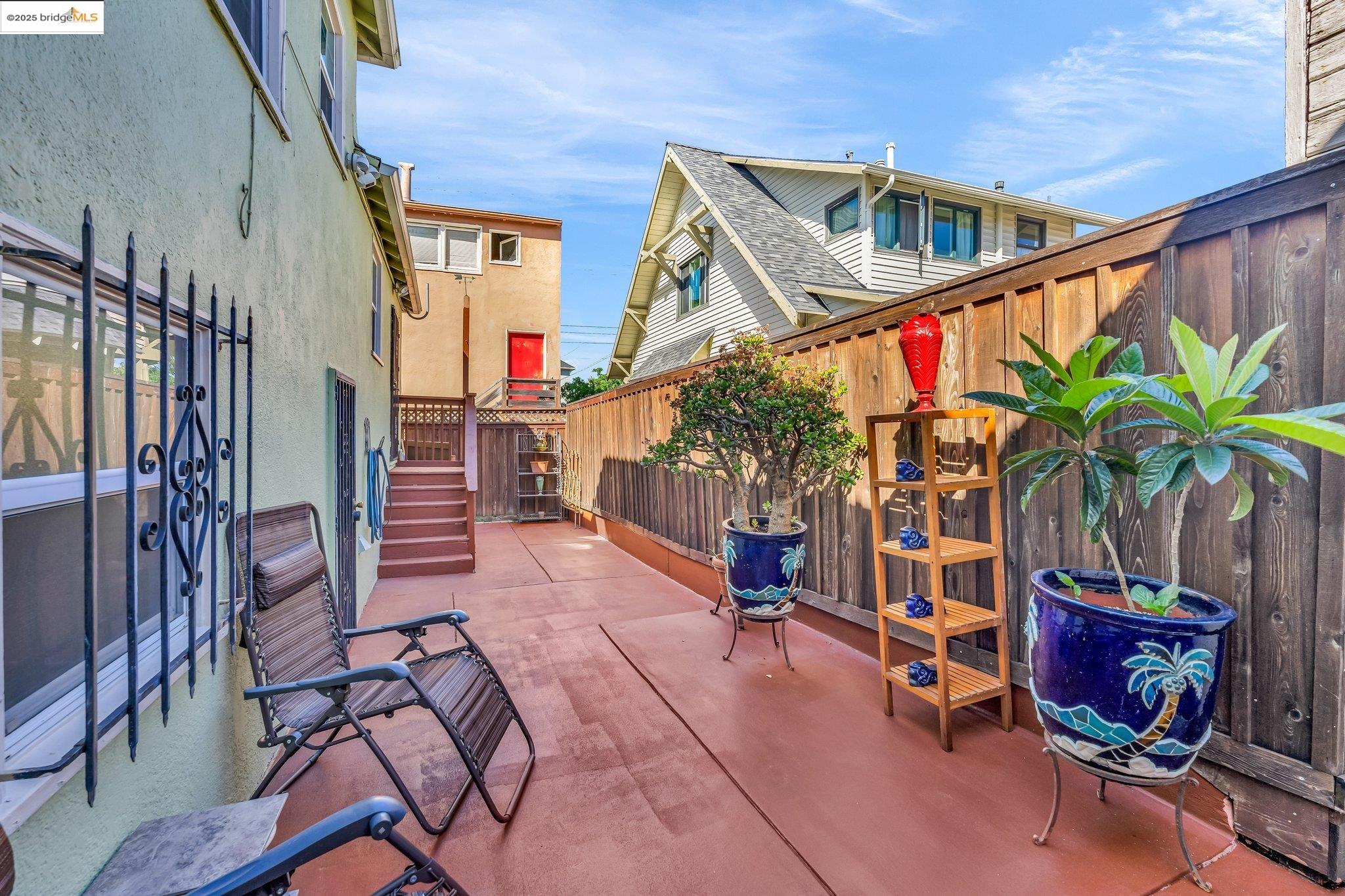 Detail Gallery Image 28 of 38 For 688 66th Street, Oakland,  CA 94609 - 2 Beds | 2/1 Baths