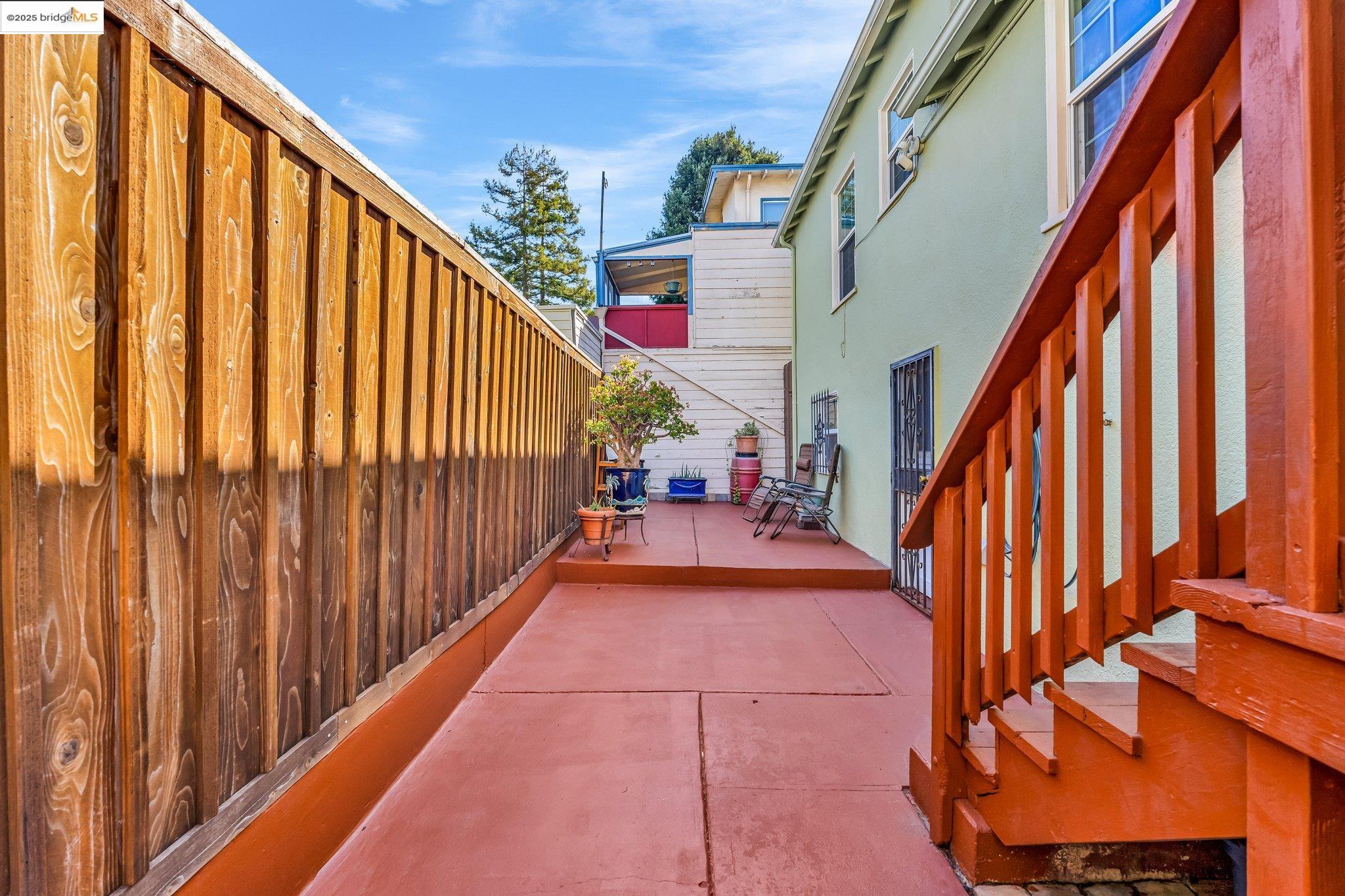 Detail Gallery Image 29 of 38 For 688 66th Street, Oakland,  CA 94609 - 2 Beds | 2/1 Baths