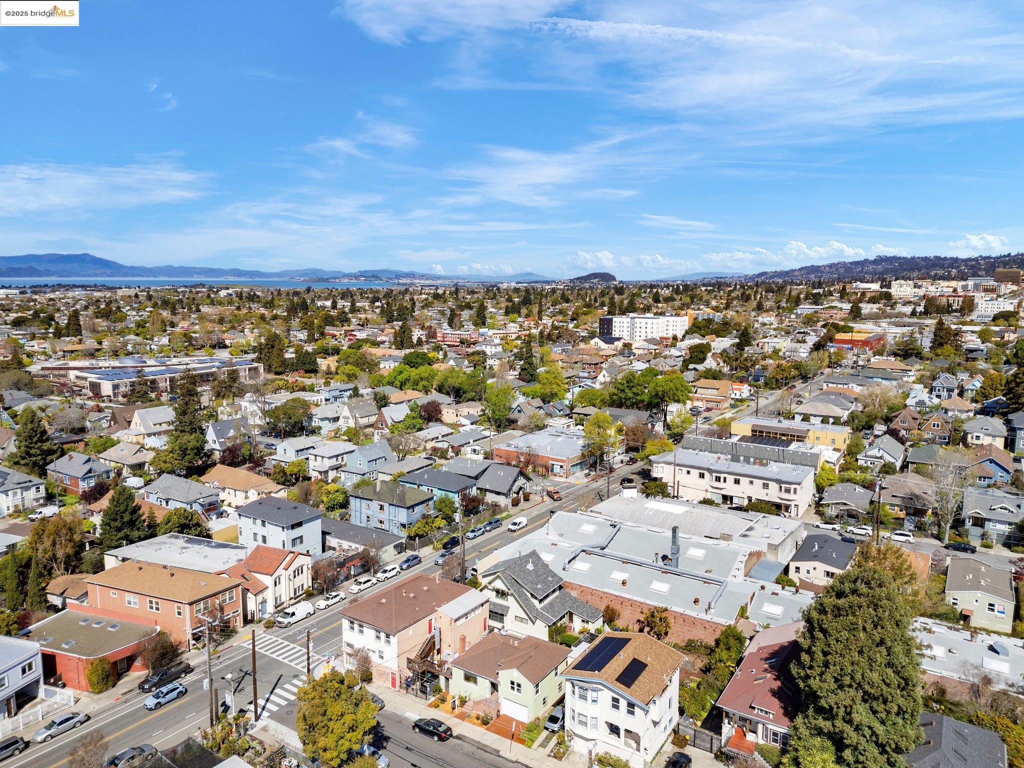 Detail Gallery Image 30 of 38 For 688 66th Street, Oakland,  CA 94609 - 2 Beds | 2/1 Baths