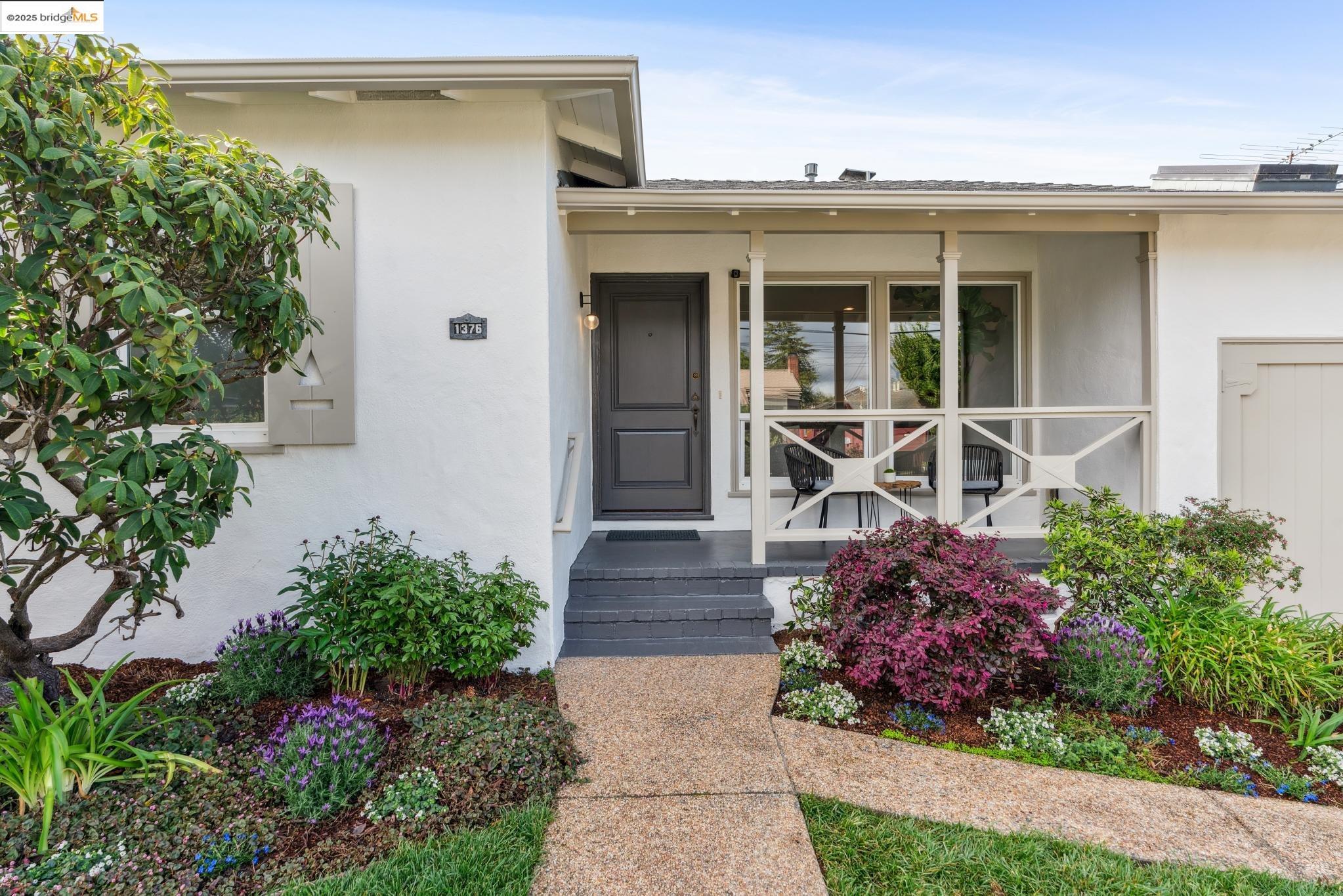 Detail Gallery Image 1 of 1 For 1376 Cedar St, Berkeley,  CA 94702 - 2 Beds | 1 Baths