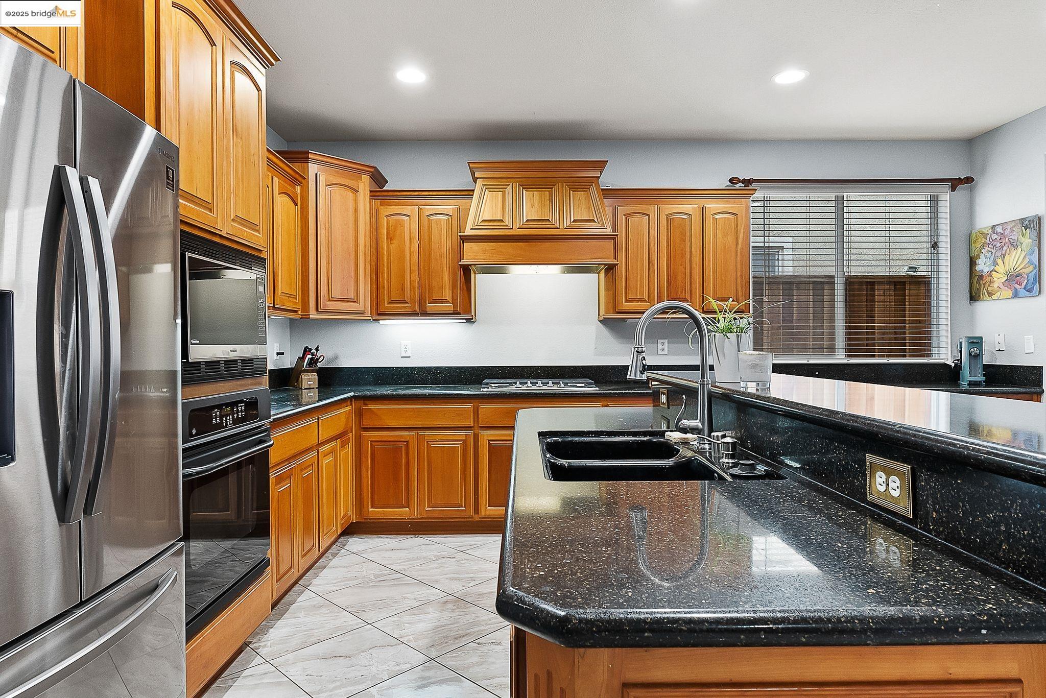 Detail Gallery Image 11 of 59 For 3551 Keystone Loop, Discovery Bay,  CA 94505 - 5 Beds | 2/1 Baths