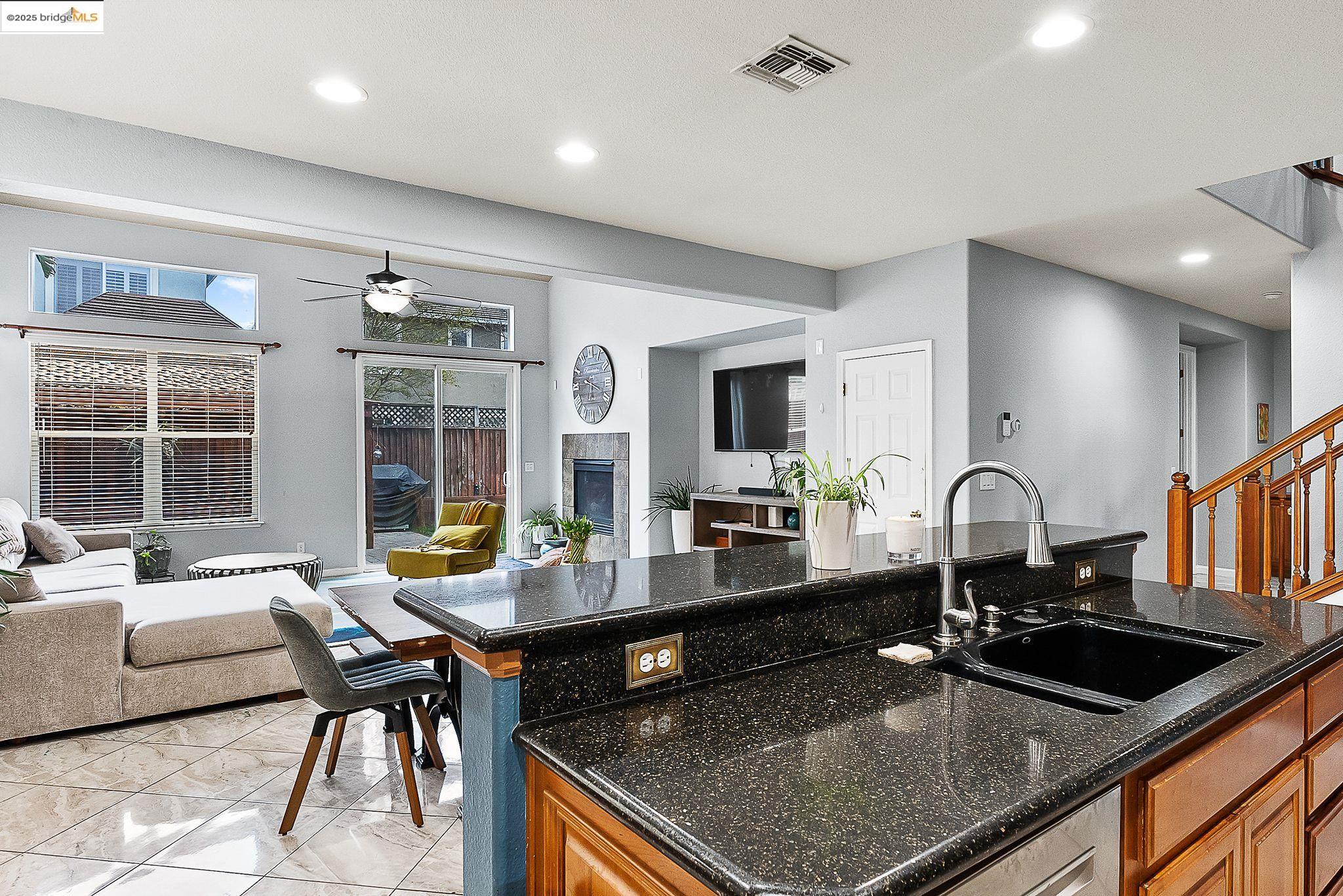 Detail Gallery Image 13 of 59 For 3551 Keystone Loop, Discovery Bay,  CA 94505 - 5 Beds | 2/1 Baths