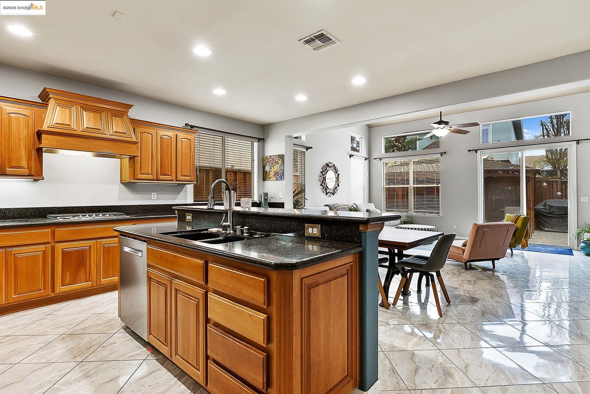 Detail Gallery Image 10 of 59 For 3551 Keystone Loop, Discovery Bay,  CA 94505 - 5 Beds | 2/1 Baths
