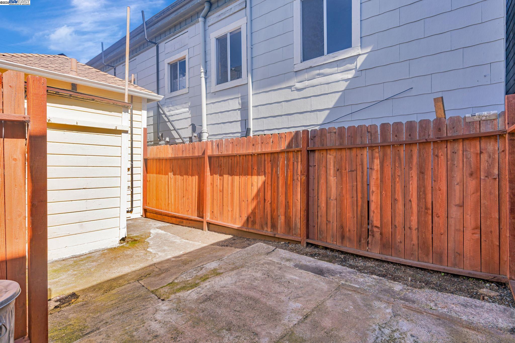 Detail Gallery Image 16 of 17 For 1540 16th Ave, Oakland,  CA 94606 - 2 Beds | 1 Baths