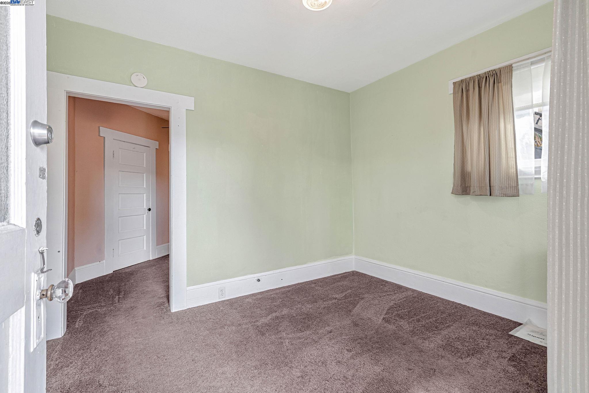Detail Gallery Image 3 of 17 For 1540 16th Ave, Oakland,  CA 94606 - 2 Beds | 1 Baths