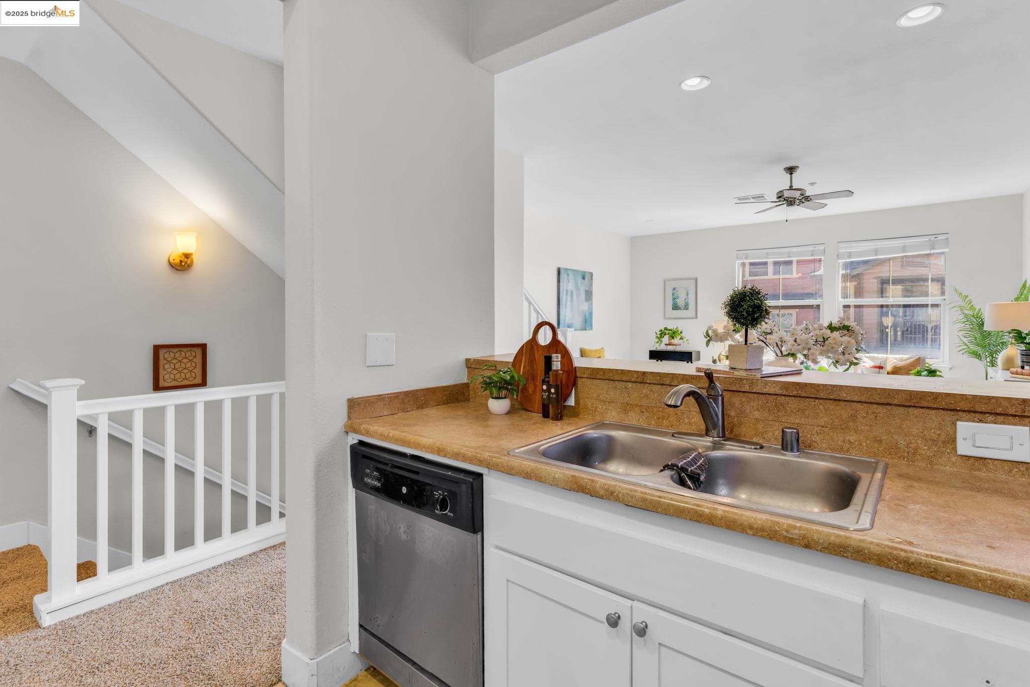 Detail Gallery Image 15 of 36 For 6063 Old Quarry Loop, Oakland,  CA 94605 - 2 Beds | 3 Baths