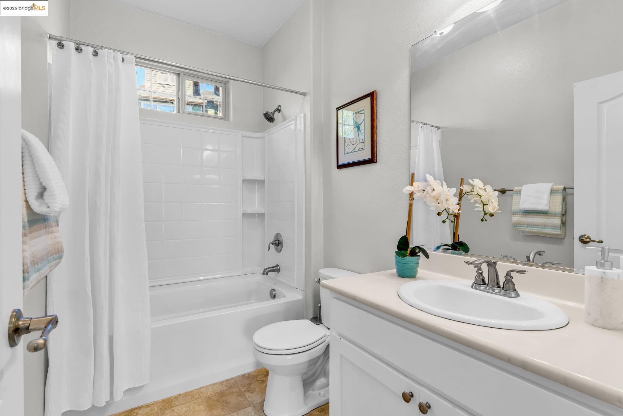 Detail Gallery Image 16 of 36 For 6063 Old Quarry Loop, Oakland,  CA 94605 - 2 Beds | 3 Baths