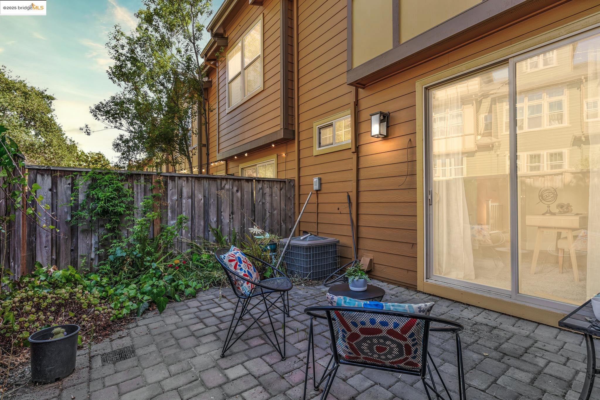 Detail Gallery Image 19 of 36 For 6063 Old Quarry Loop, Oakland,  CA 94605 - 2 Beds | 3 Baths