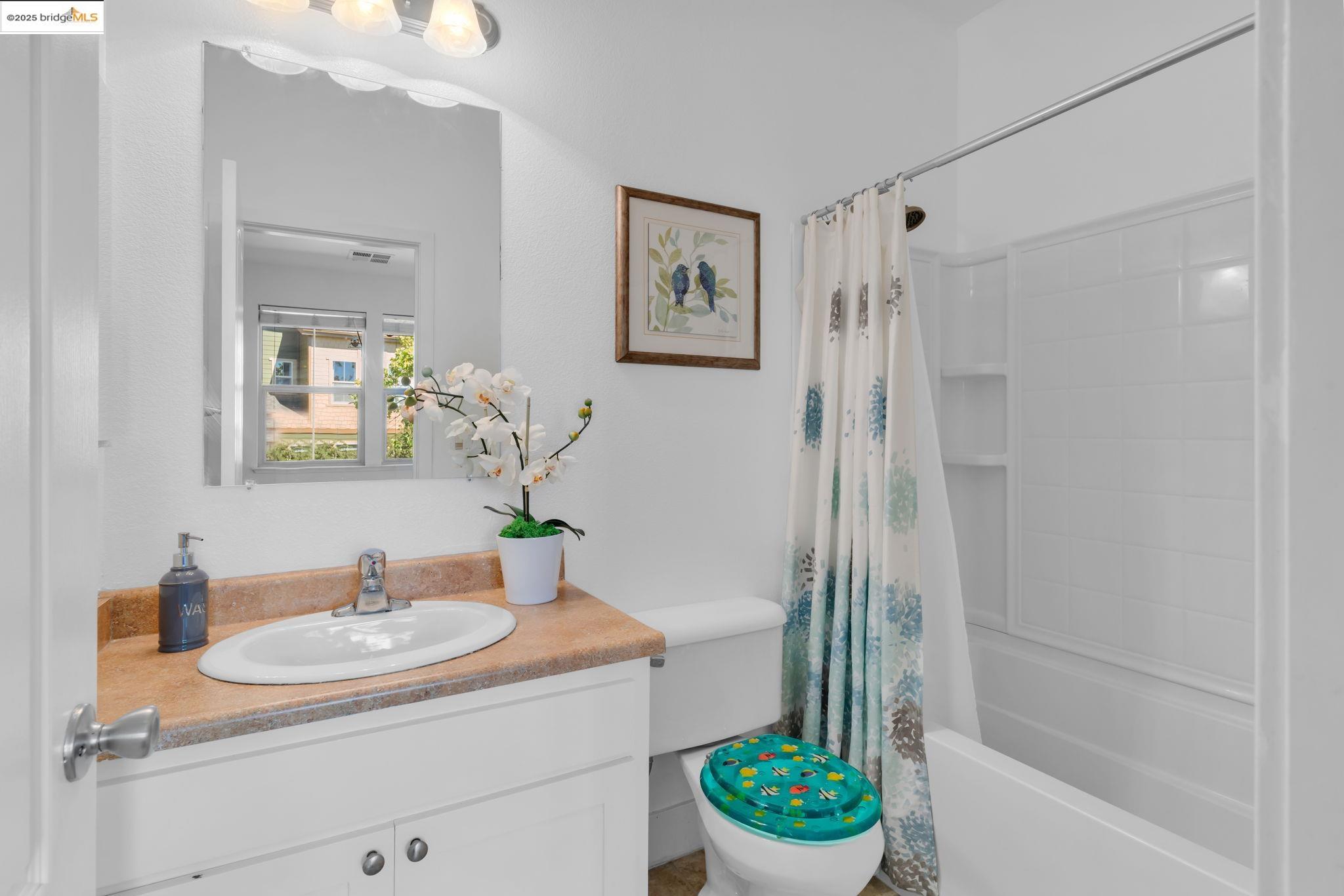 Detail Gallery Image 24 of 36 For 6063 Old Quarry Loop, Oakland,  CA 94605 - 2 Beds | 3 Baths