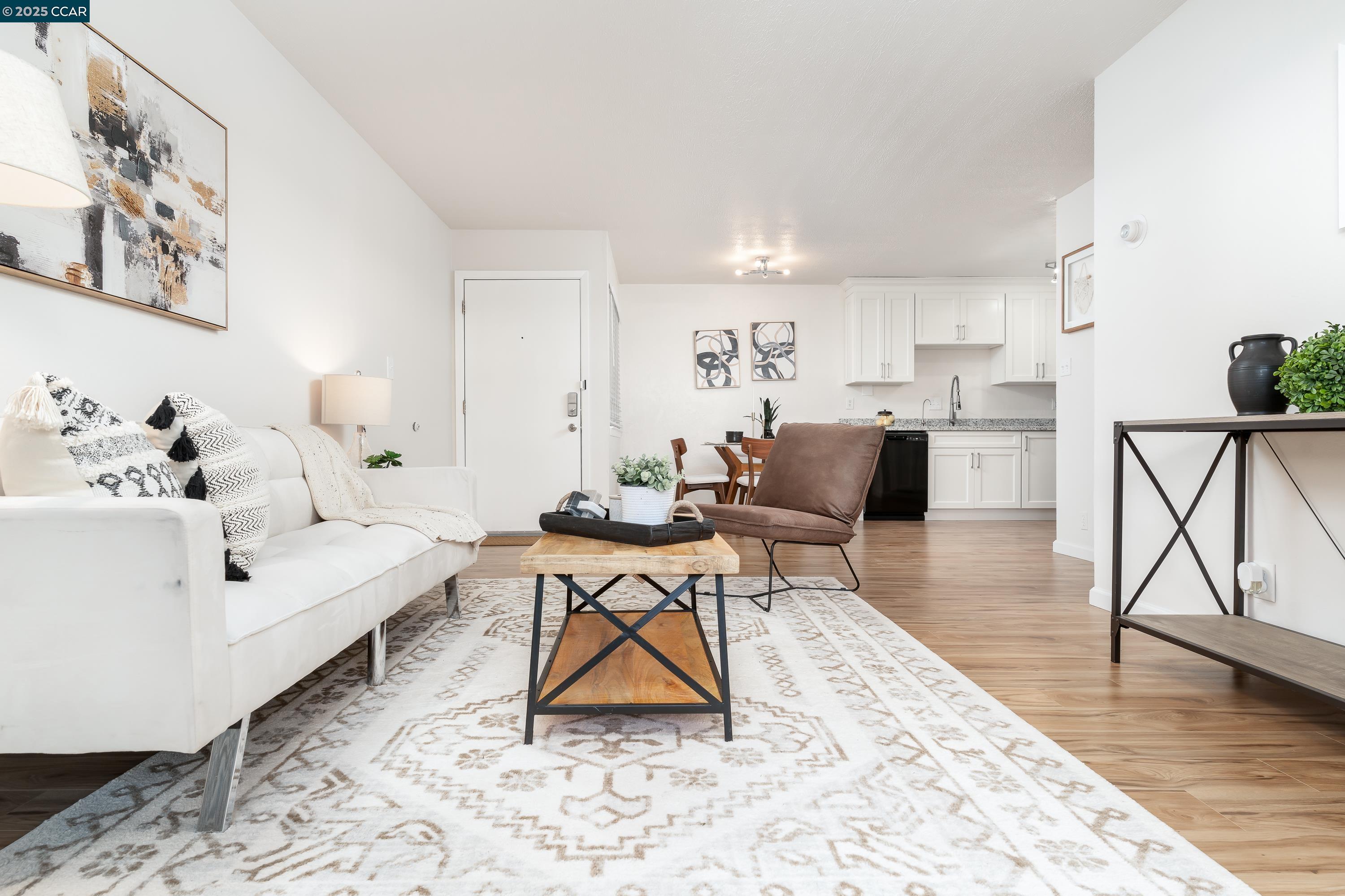 Browse active condo listings in KIRKWOOD VILLA
