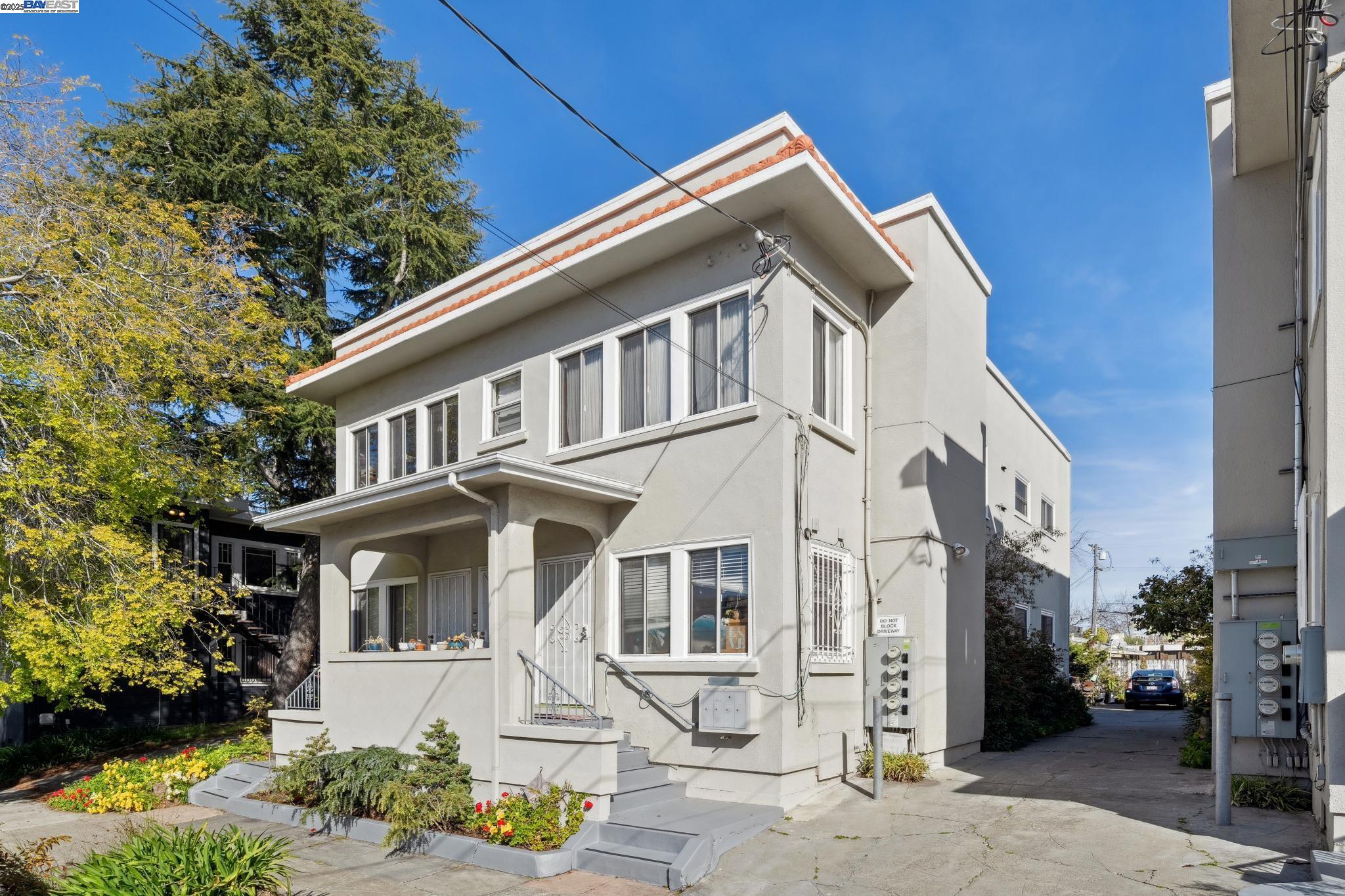 Detail Gallery Image 3 of 18 For 470 62nd Street, Oakland,  CA 94609 - – Beds | – Baths