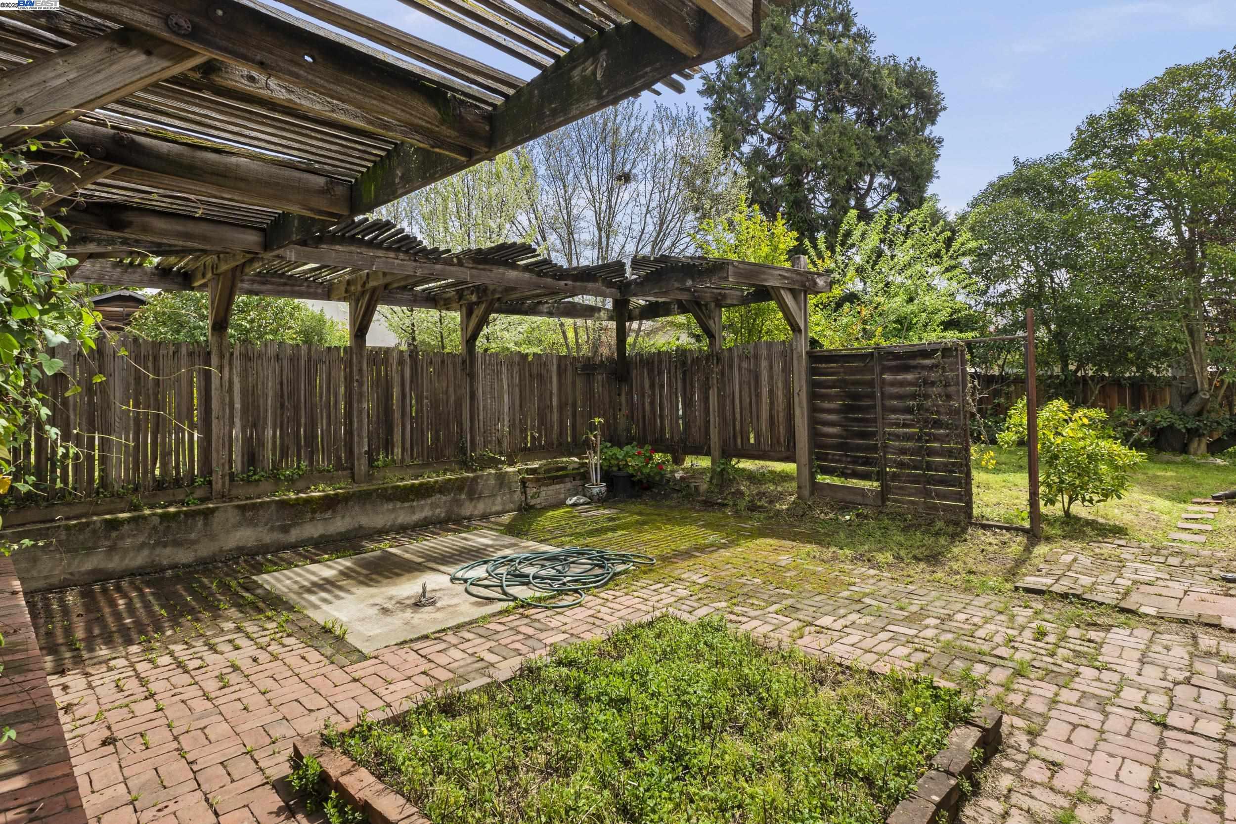 property-img