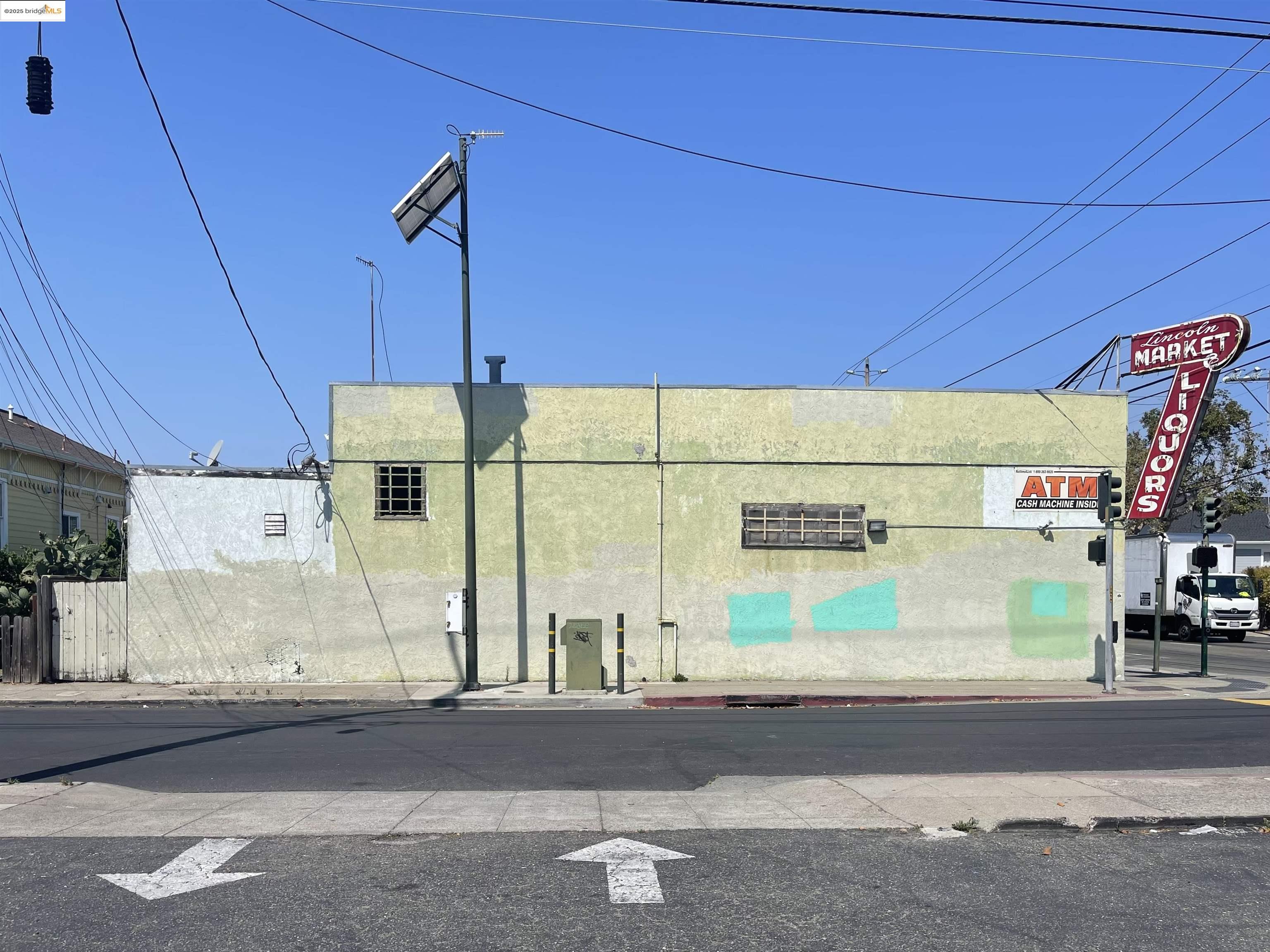 Detail Gallery Image 4 of 8 For 2070 Lincoln Ave, Alameda,  CA 94501 - – Beds | – Baths