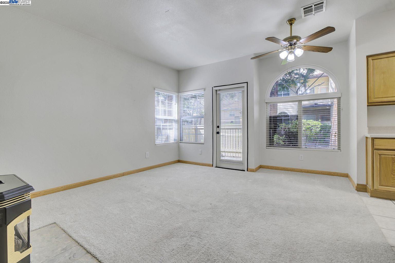 Detail Gallery Image 3 of 37 For 1407 Forest Run, Hercules,  CA 94547 - 2 Beds | 1 Baths