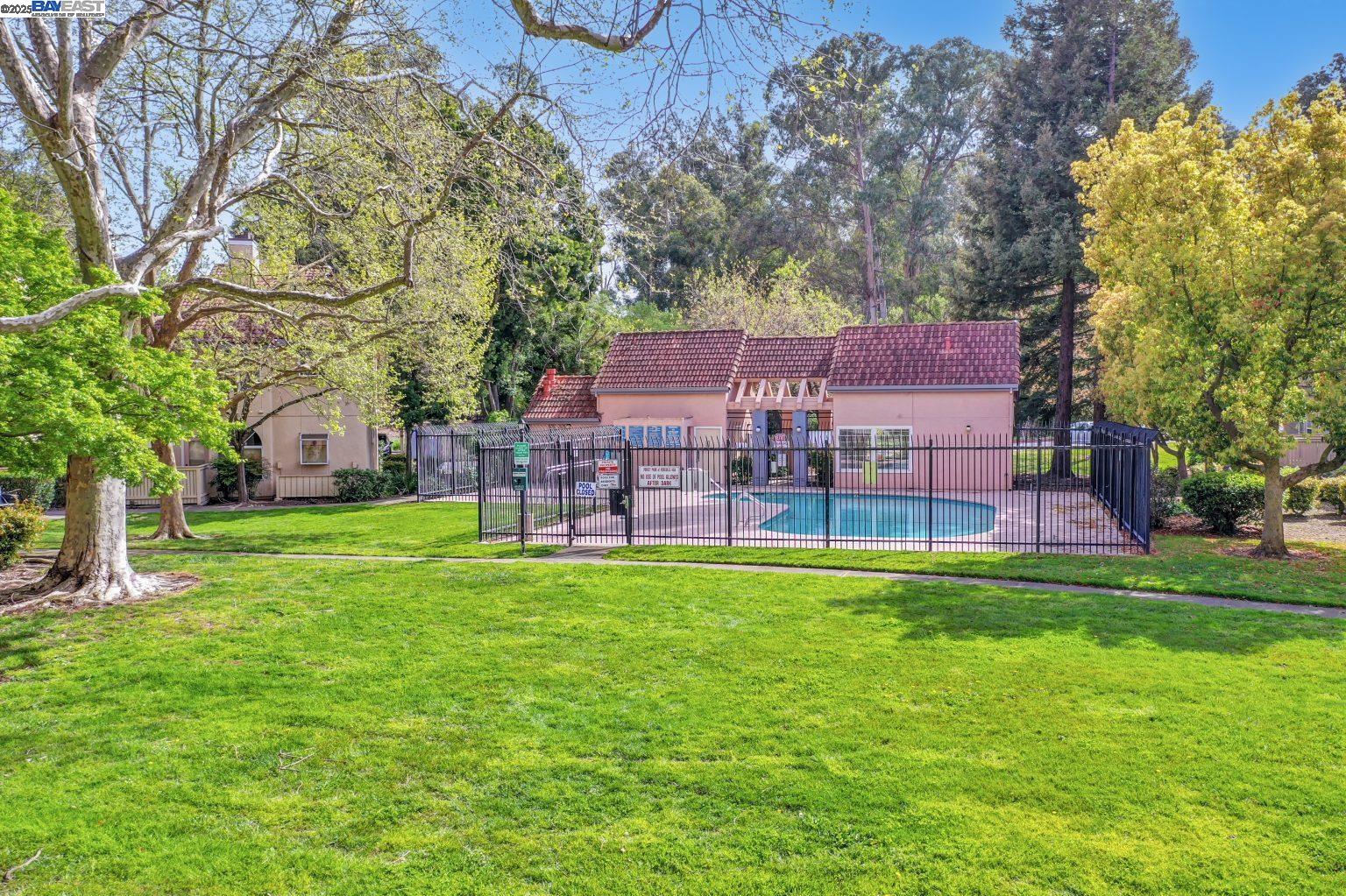 Detail Gallery Image 34 of 37 For 1407 Forest Run, Hercules,  CA 94547 - 2 Beds | 1 Baths