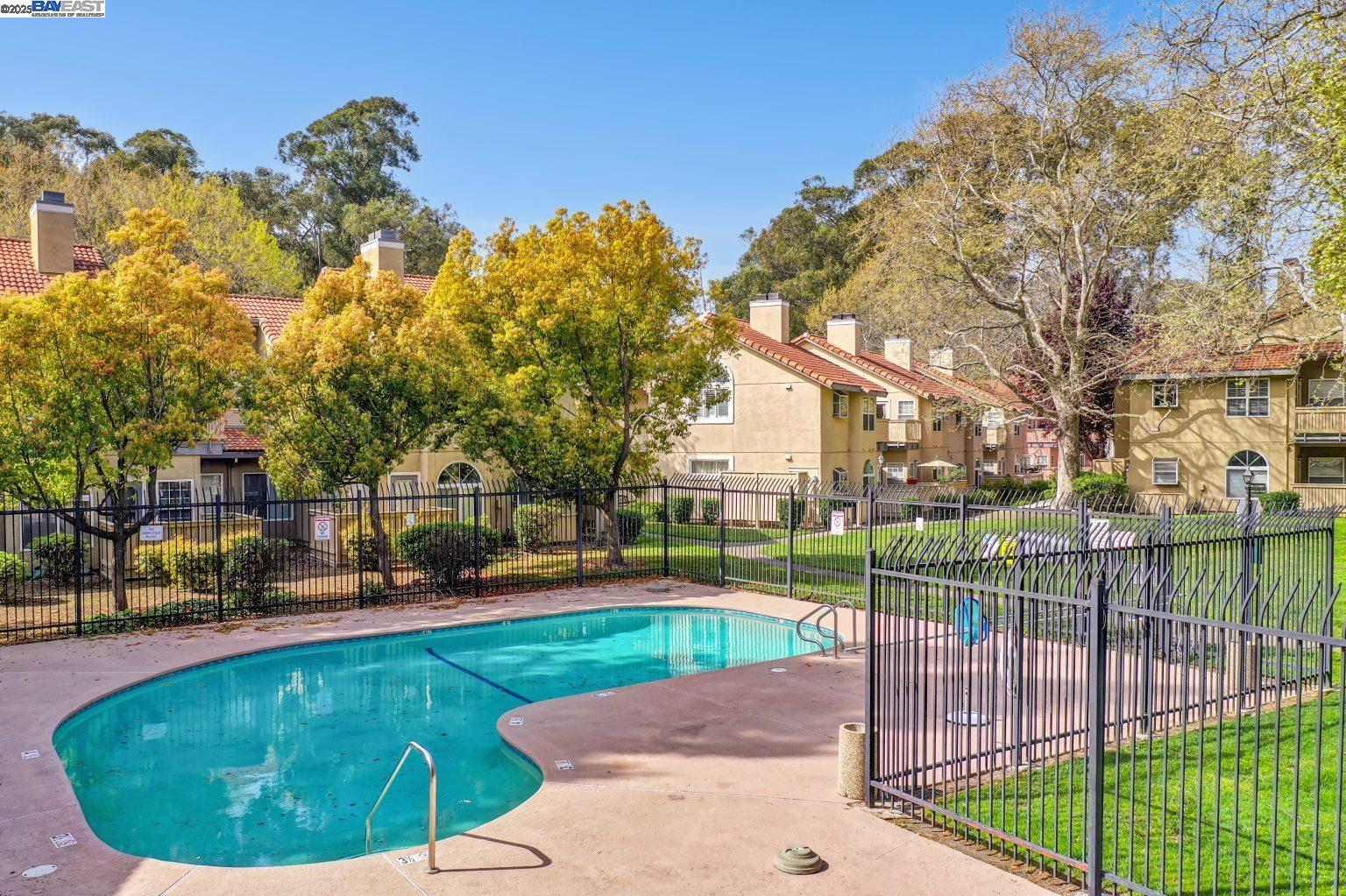 Detail Gallery Image 35 of 37 For 1407 Forest Run, Hercules,  CA 94547 - 2 Beds | 1 Baths