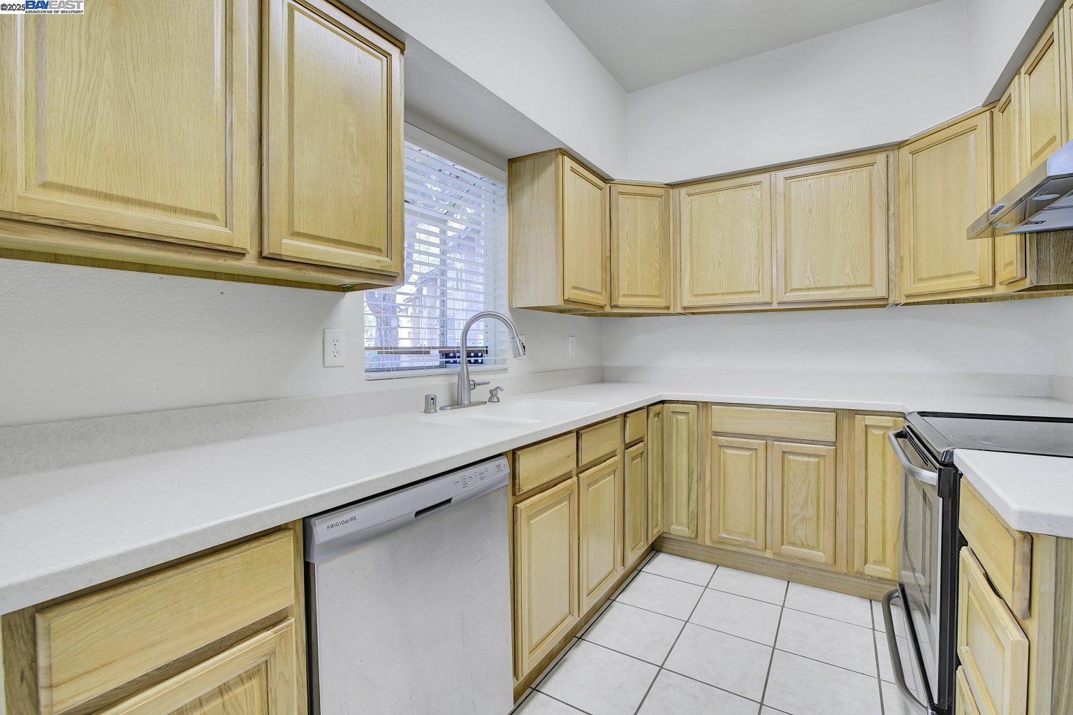 Detail Gallery Image 7 of 37 For 1407 Forest Run, Hercules,  CA 94547 - 2 Beds | 1 Baths